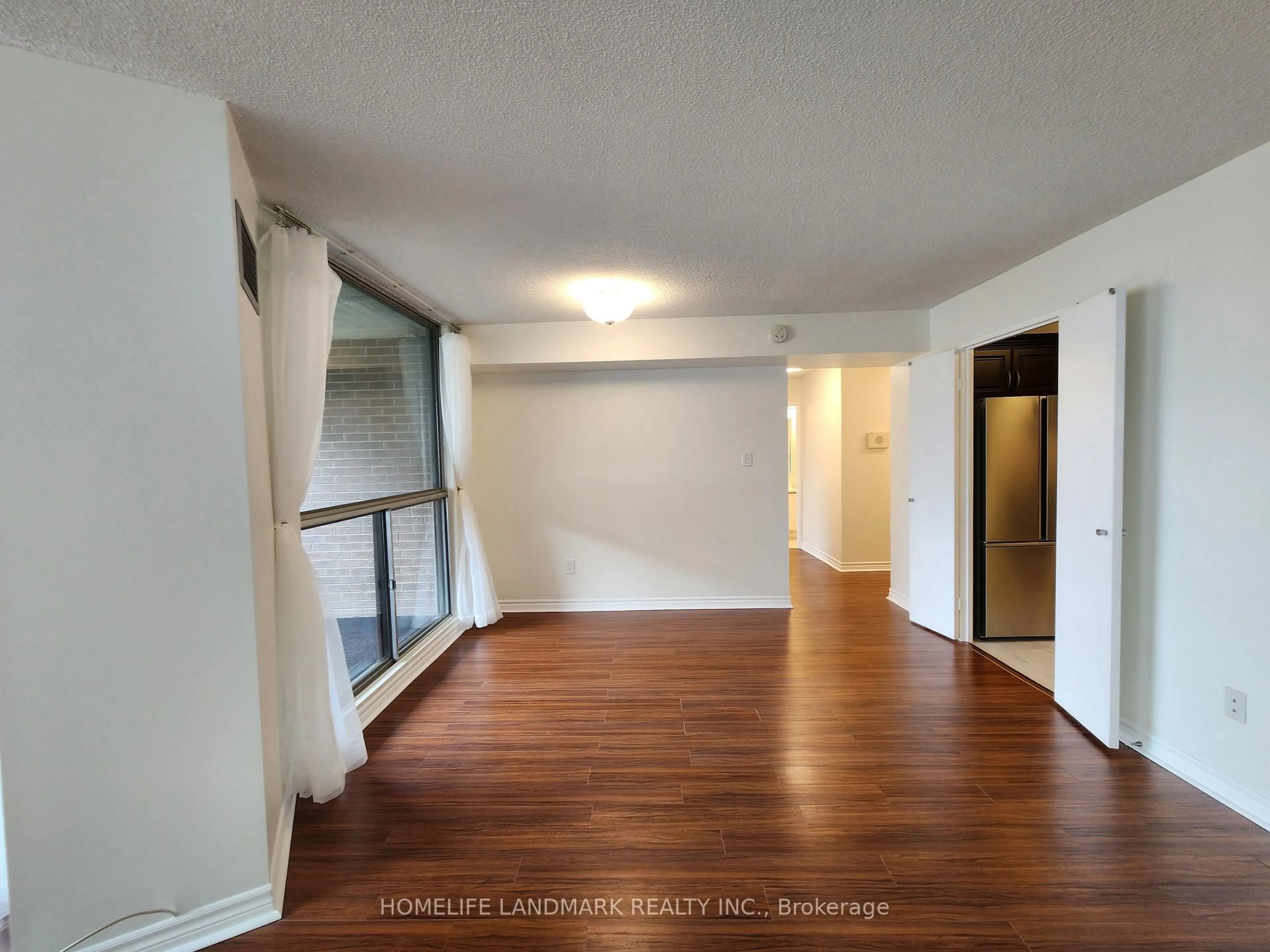 A pic of a room for 50 Elm Dr #910, Mississauga Ontario L5A 3X2