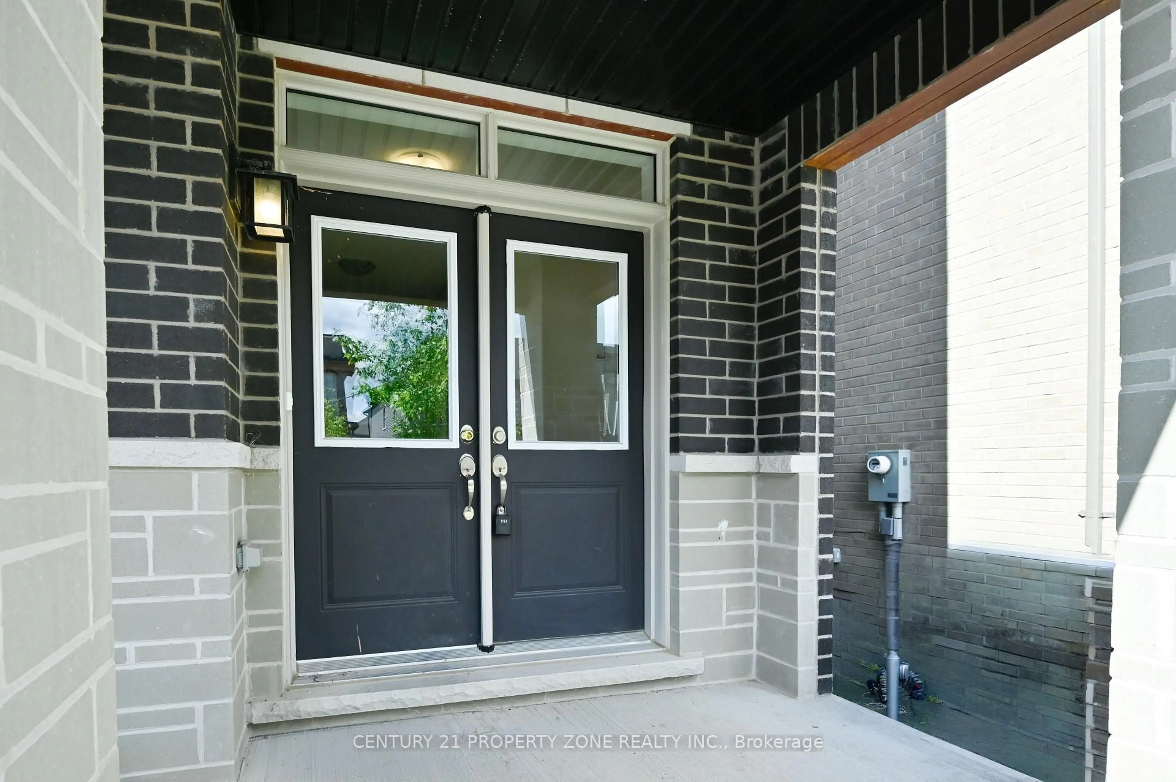 Indoor entryway for 42 Donald Ficht Cres, Brampton Ontario L7A 5H6