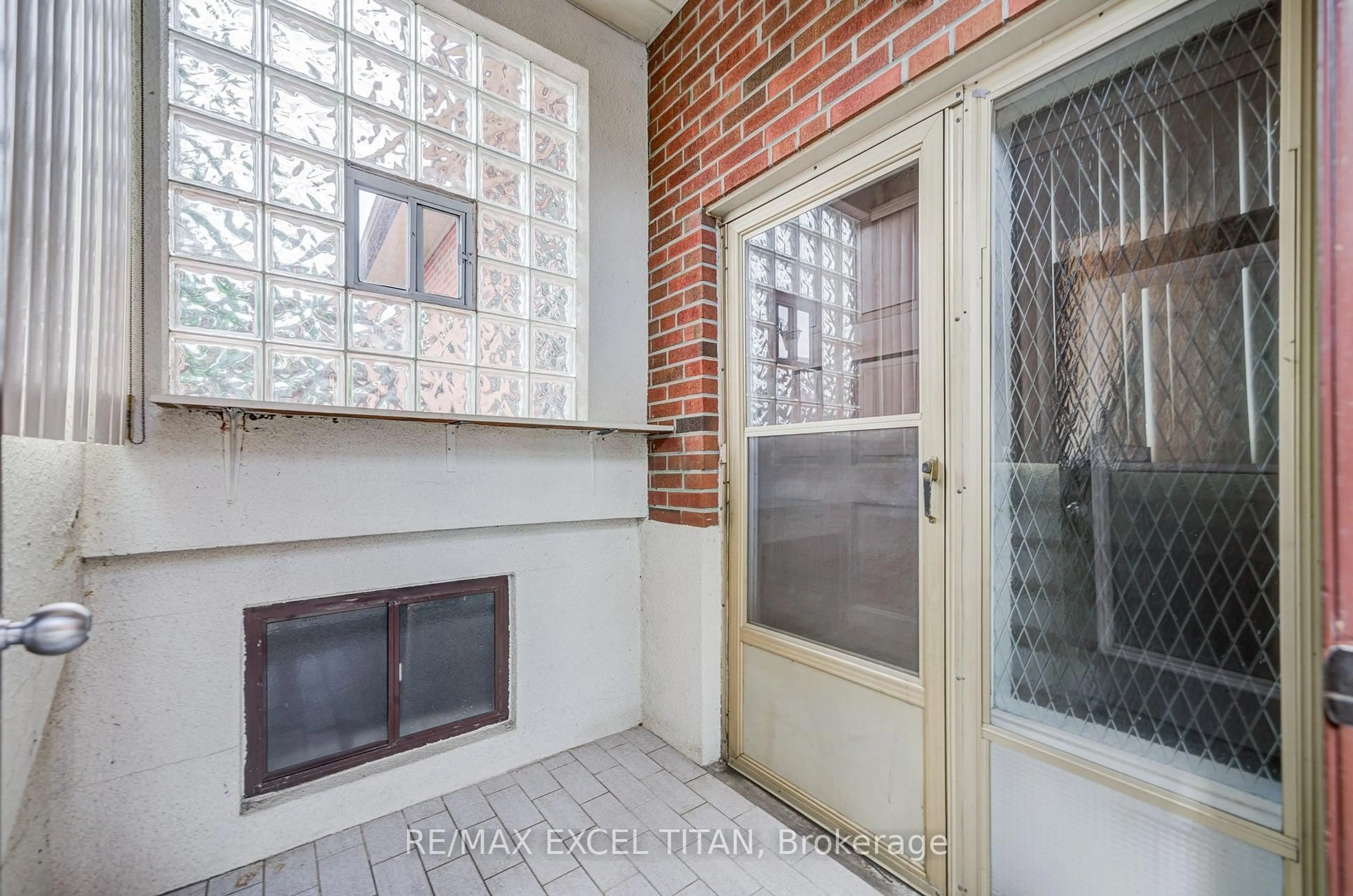 Indoor entryway for 7 Muir Ave, Toronto Ontario M9L 1H4