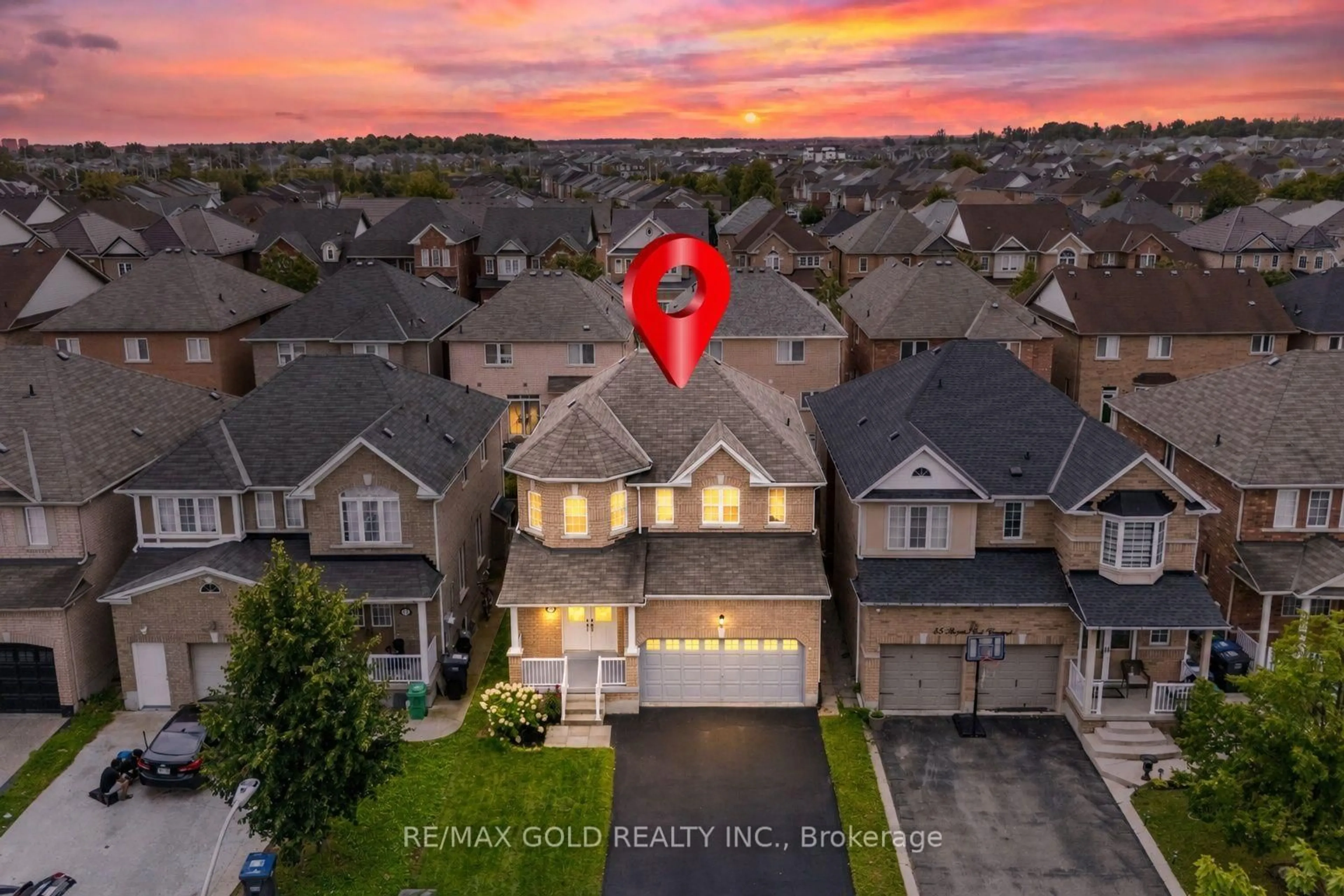 A pic from outside/outdoor area/front of a property/back of a property/a pic from drone, unknown for 43 Spotted Owl Cres, Brampton Ontario L7A 0K1