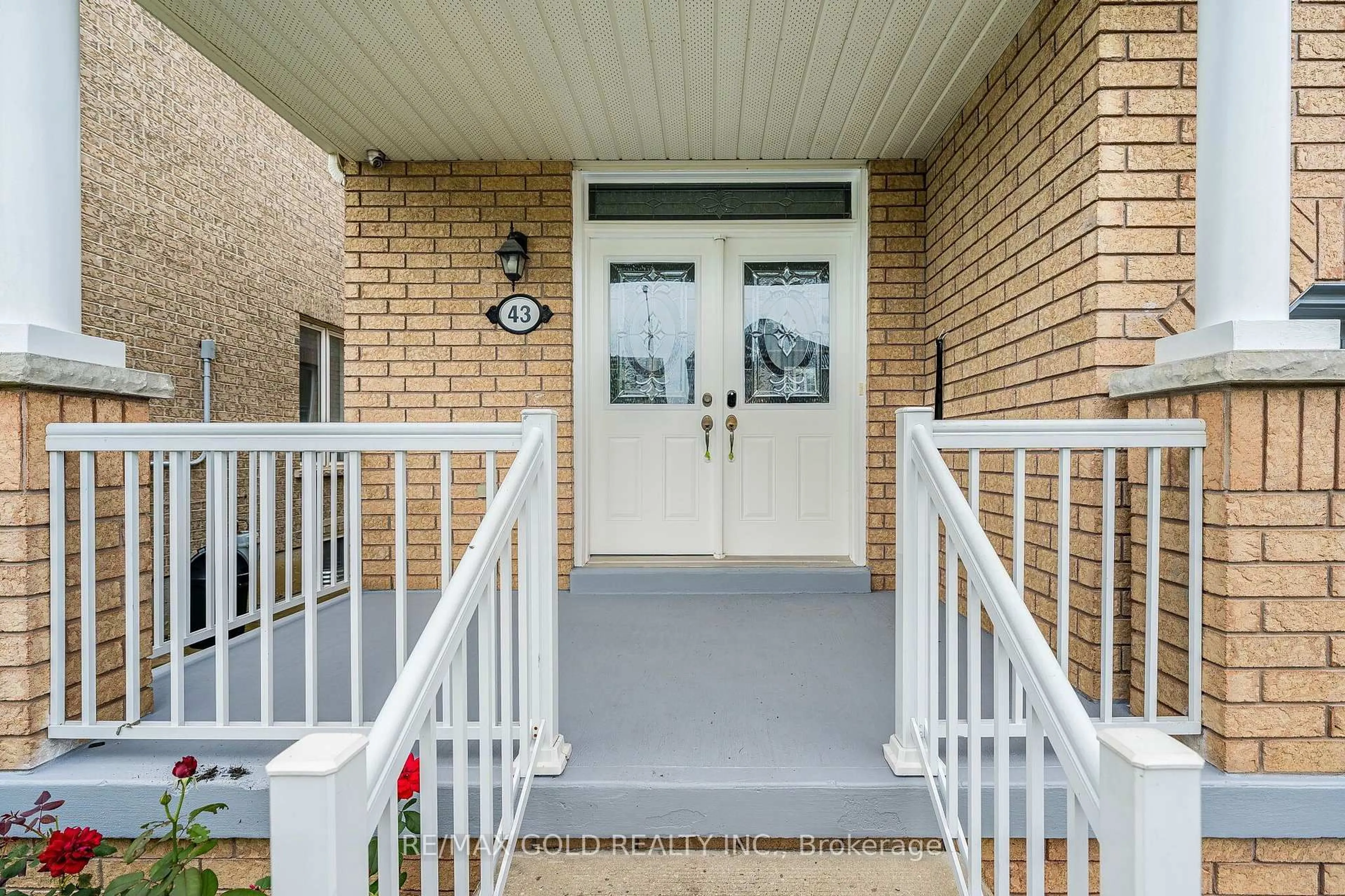 Indoor entryway for 43 Spotted Owl Cres, Brampton Ontario L7A 0K1