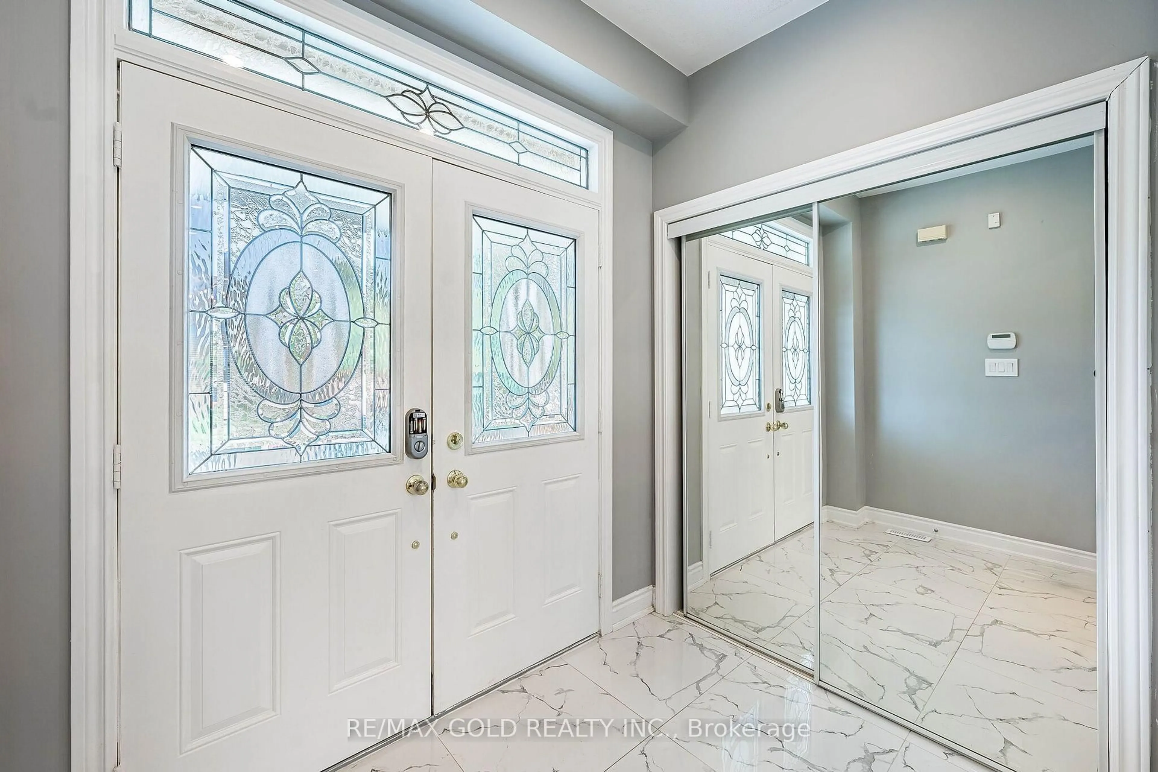 Indoor entryway for 43 Spotted Owl Cres, Brampton Ontario L7A 0K1
