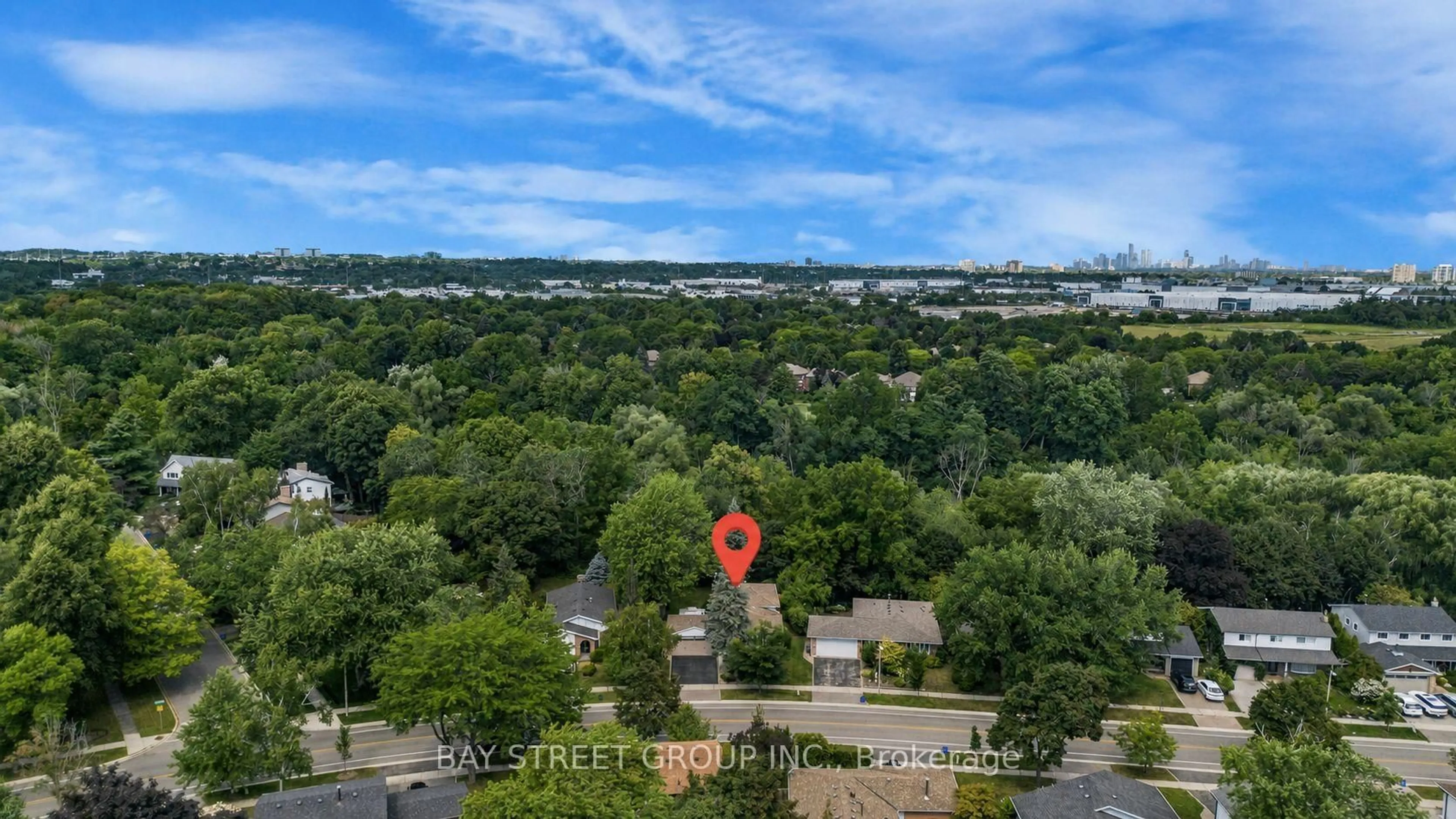 A pic from outside/outdoor area/front of a property/back of a property/a pic from drone, city buildings view from balcony for 2283 Devon Rd, Oakville Ontario L6J 5R2