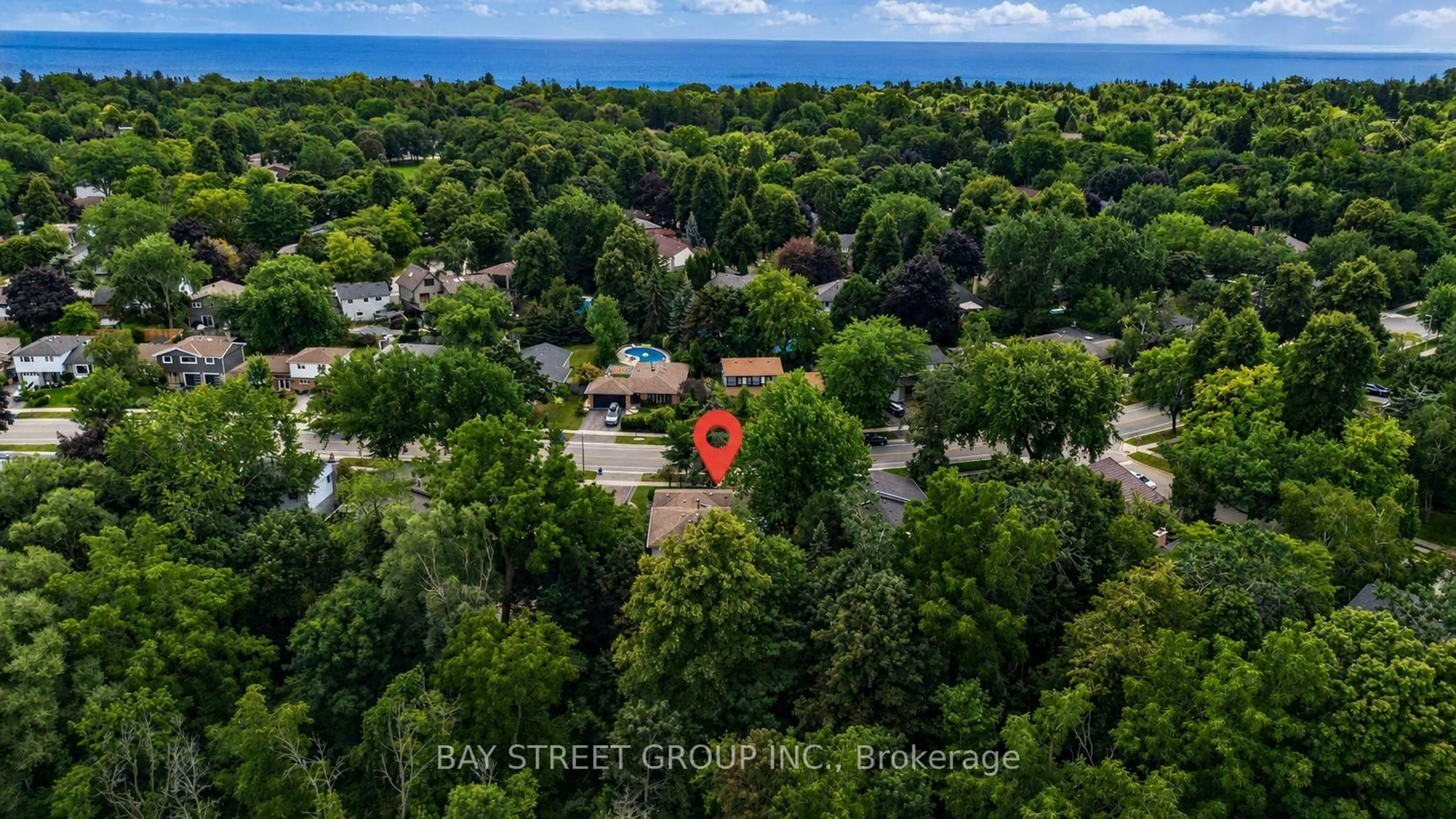 A pic from outside/outdoor area/front of a property/back of a property/a pic from drone, water/lake/river/ocean view for 2283 Devon Rd, Oakville Ontario L6J 5R2