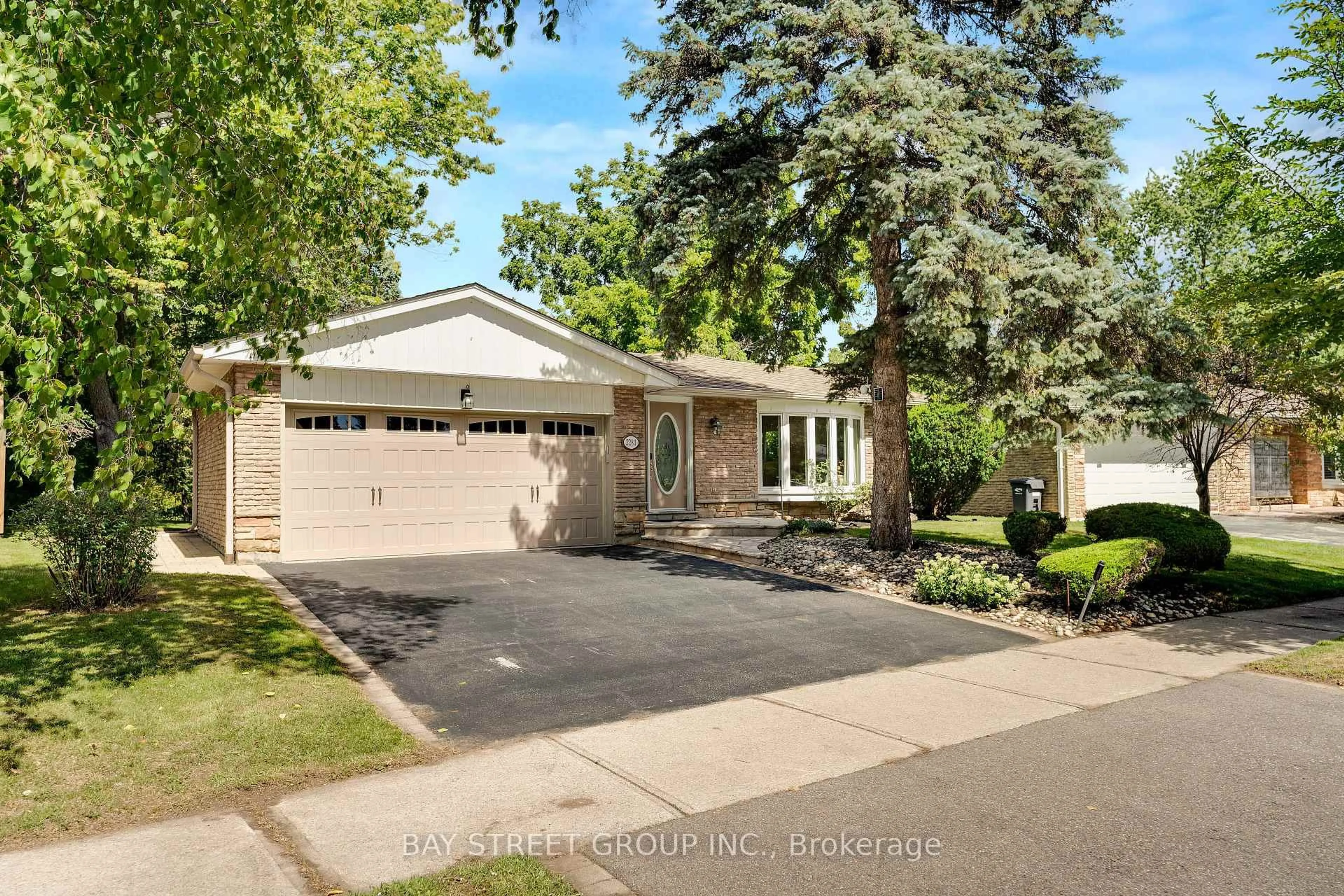 Home with brick exterior material, street for 2283 Devon Rd, Oakville Ontario L6J 5R2