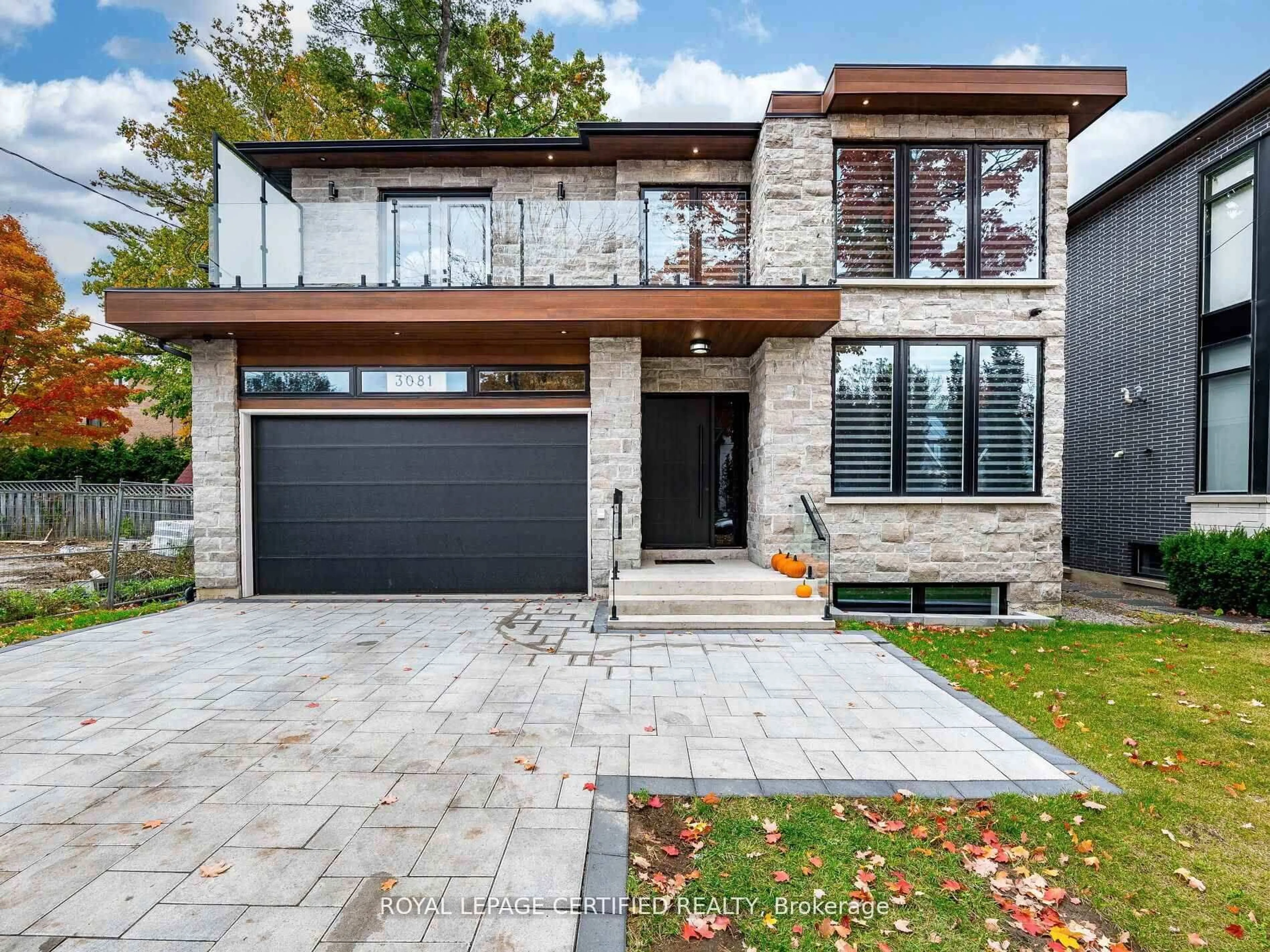 Home with brick exterior material, street for 3081 Grenville Dr, Mississauga Ontario L5A 2P6