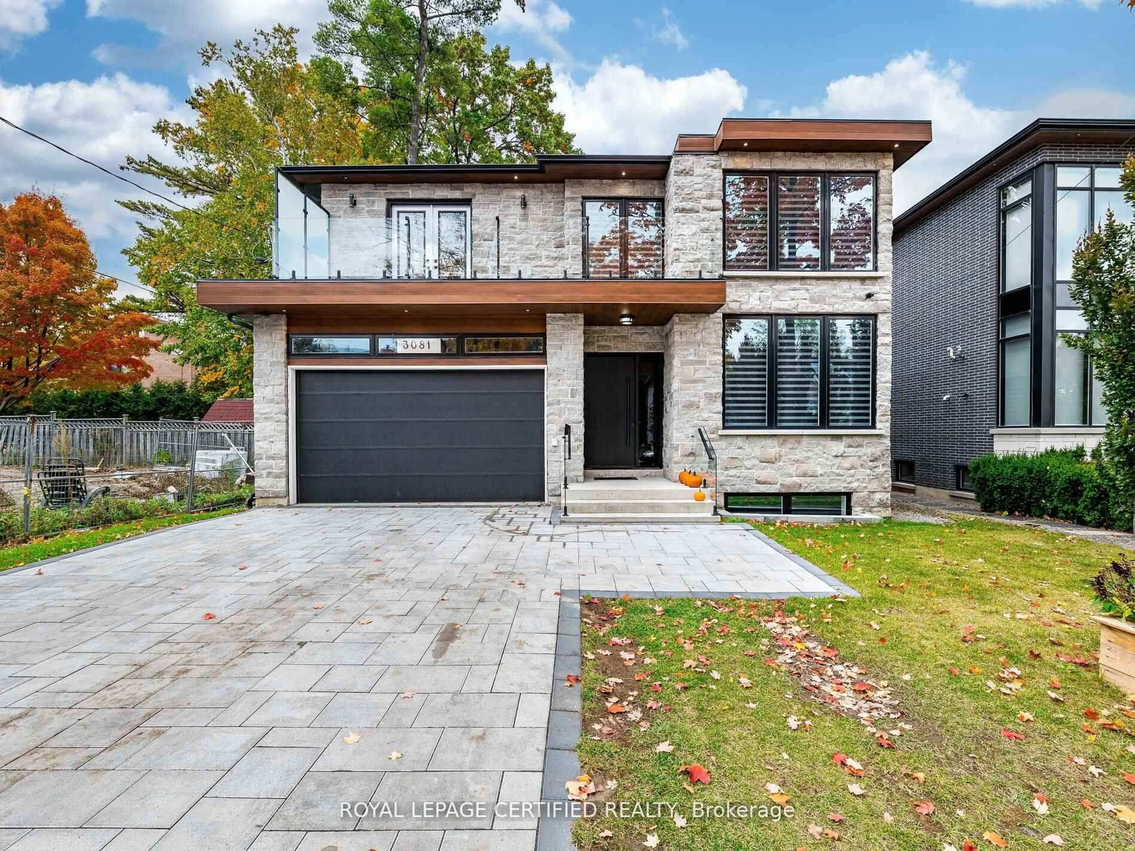 Home with brick exterior material, street for 3081 Grenville Dr, Mississauga Ontario L5A 2P6