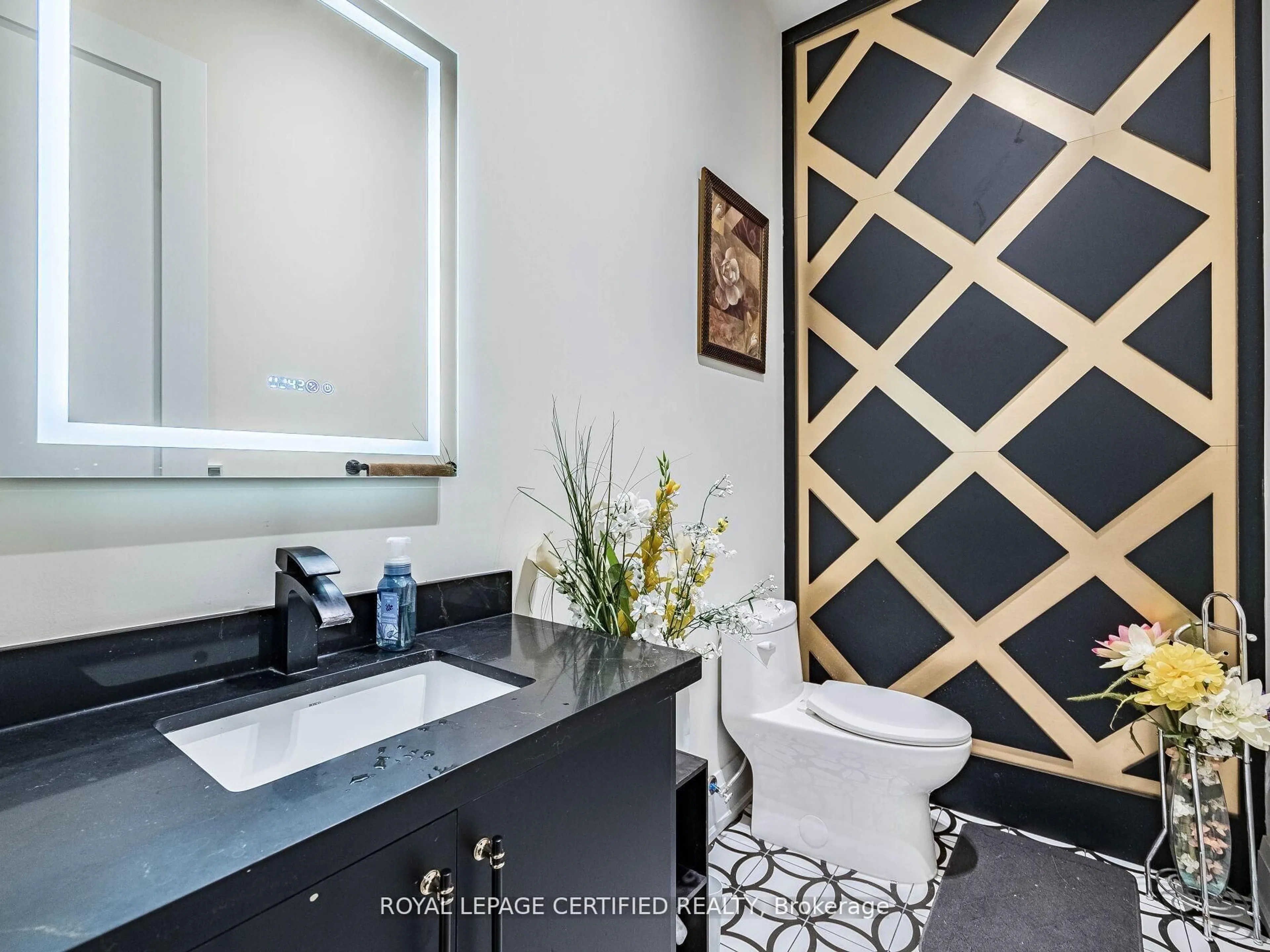 Contemporary bathroom, ceramic/tile floor for 3081 Grenville Dr, Mississauga Ontario L5A 2P6