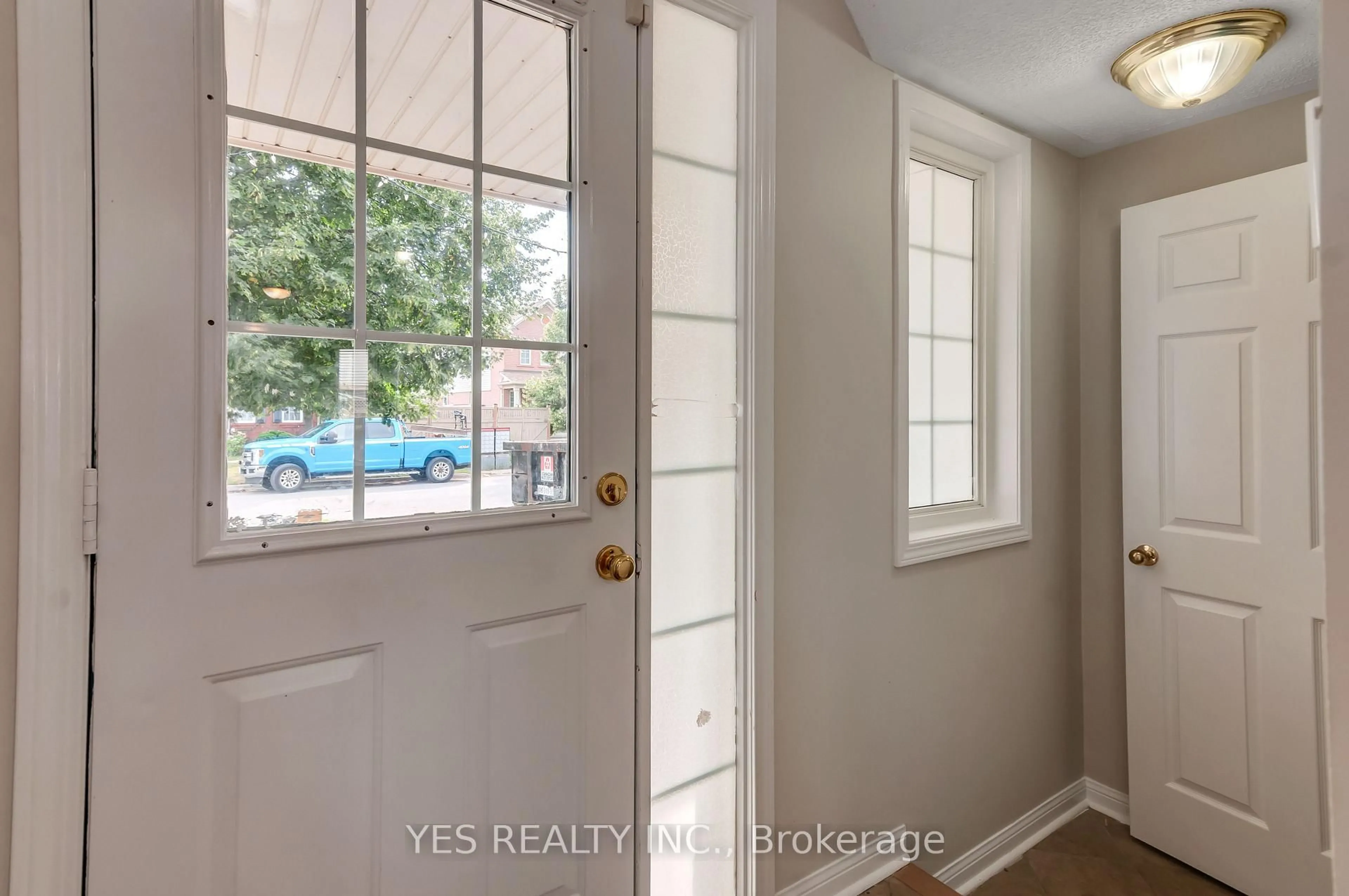 Indoor entryway for 19 Virtues Ave, Brampton Ontario L7A 2R8