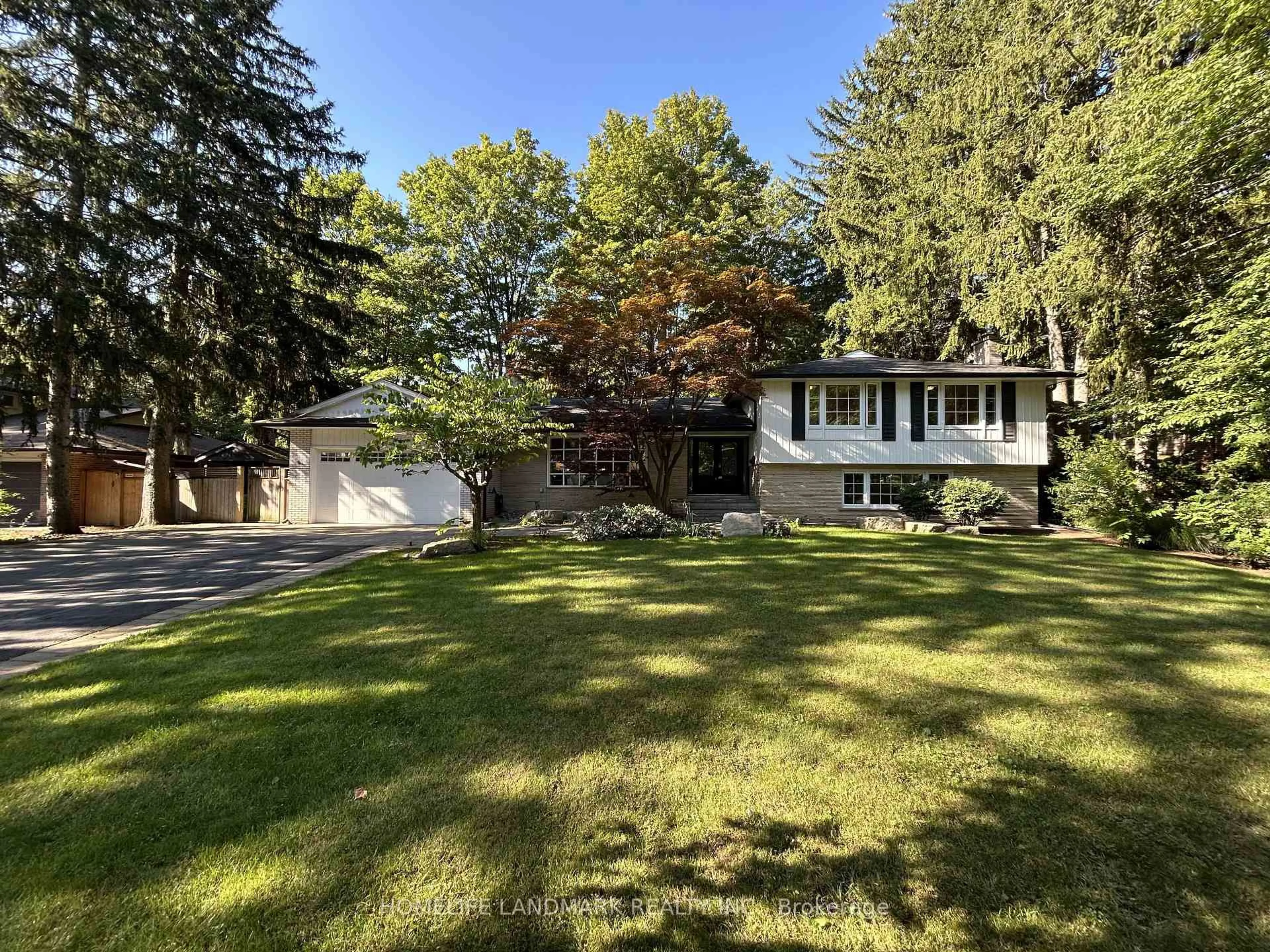 A pic from outside/outdoor area/front of a property/back of a property/a pic from drone, unknown for 2410 Prince John Blvd, Mississauga Ontario L5K 1S2