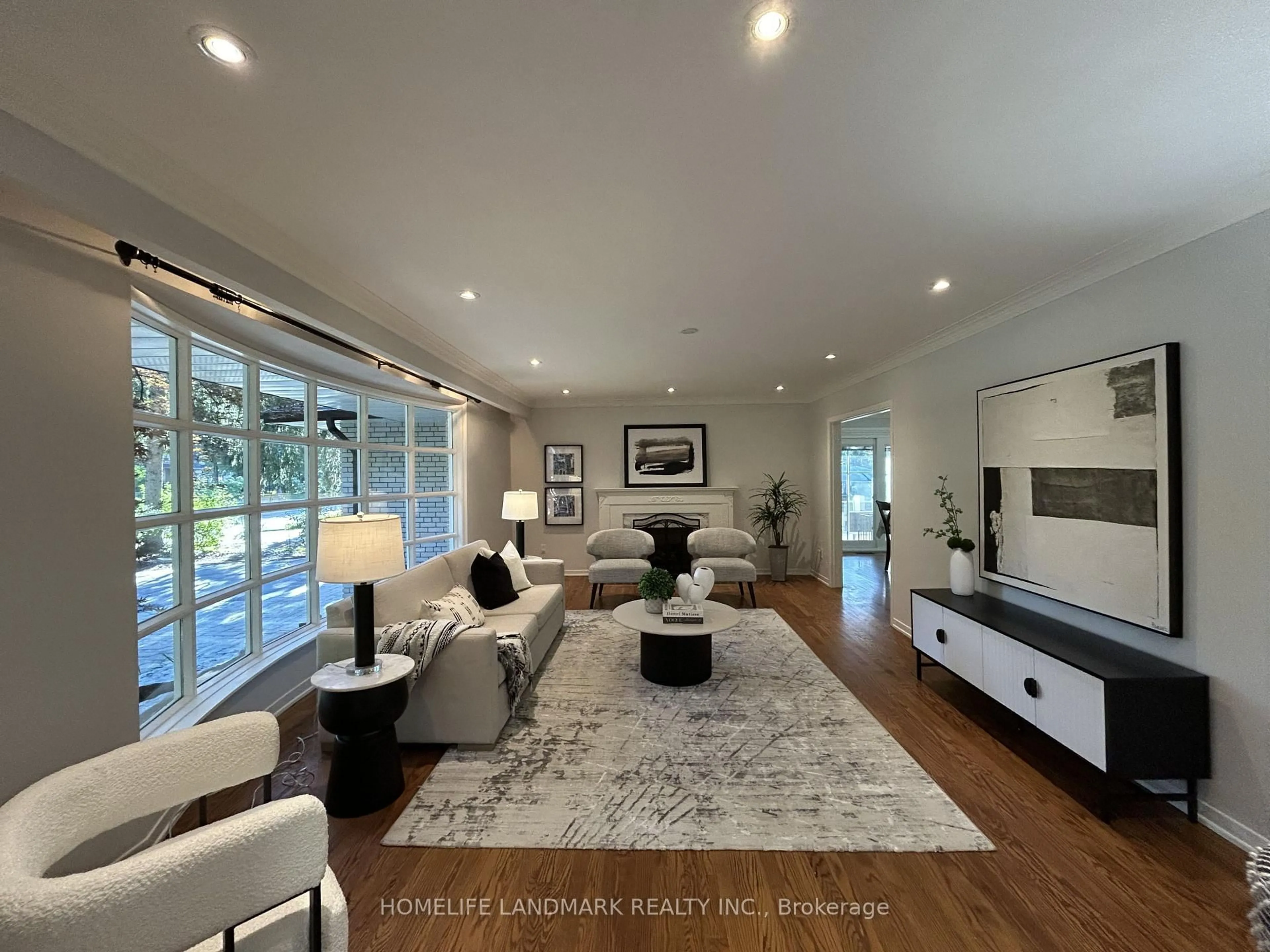 Living room with furniture, unknown for 2410 Prince John Blvd, Mississauga Ontario L5K 1S2