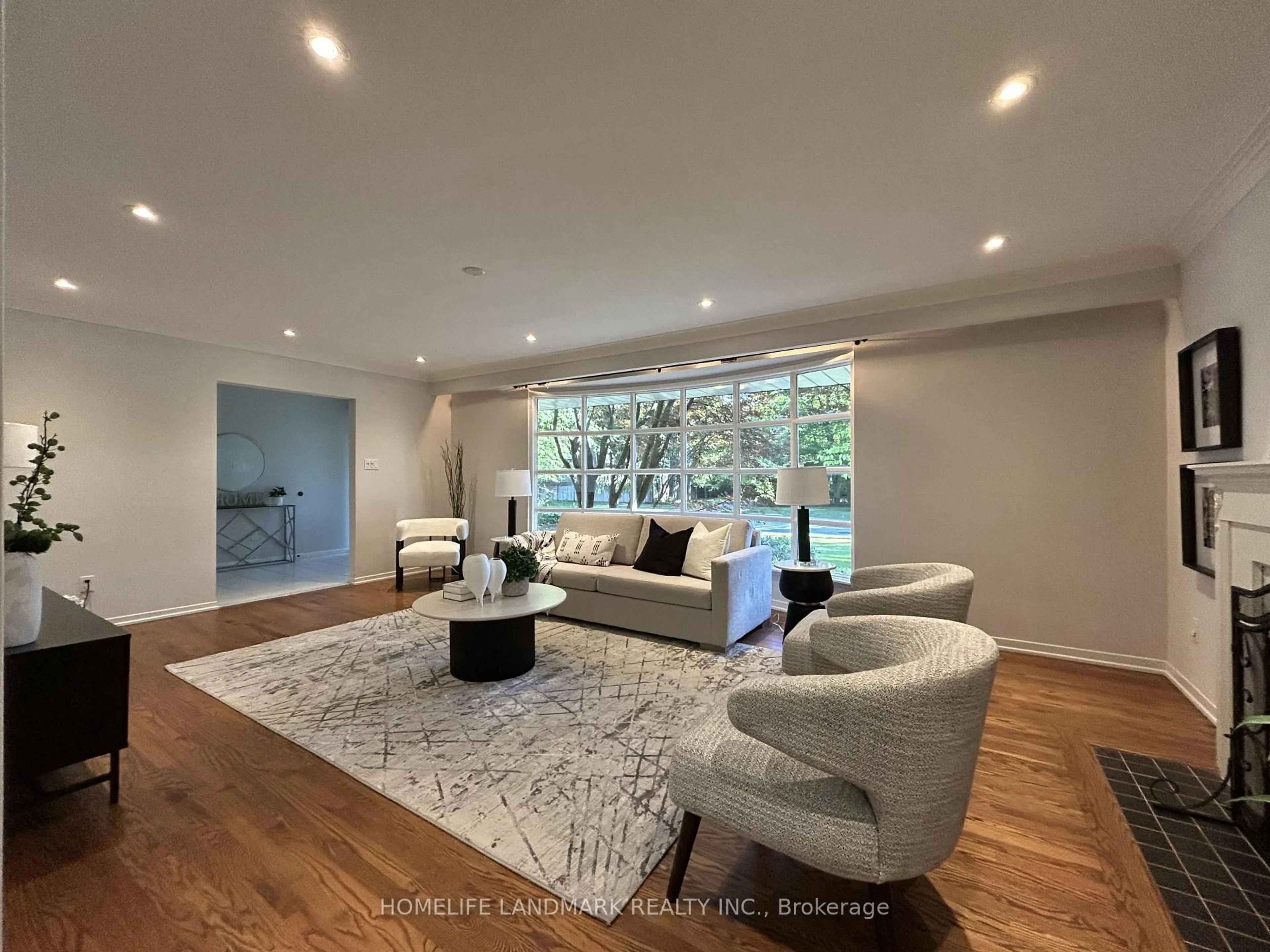 Living room with furniture, unknown for 2410 Prince John Blvd, Mississauga Ontario L5K 1S2