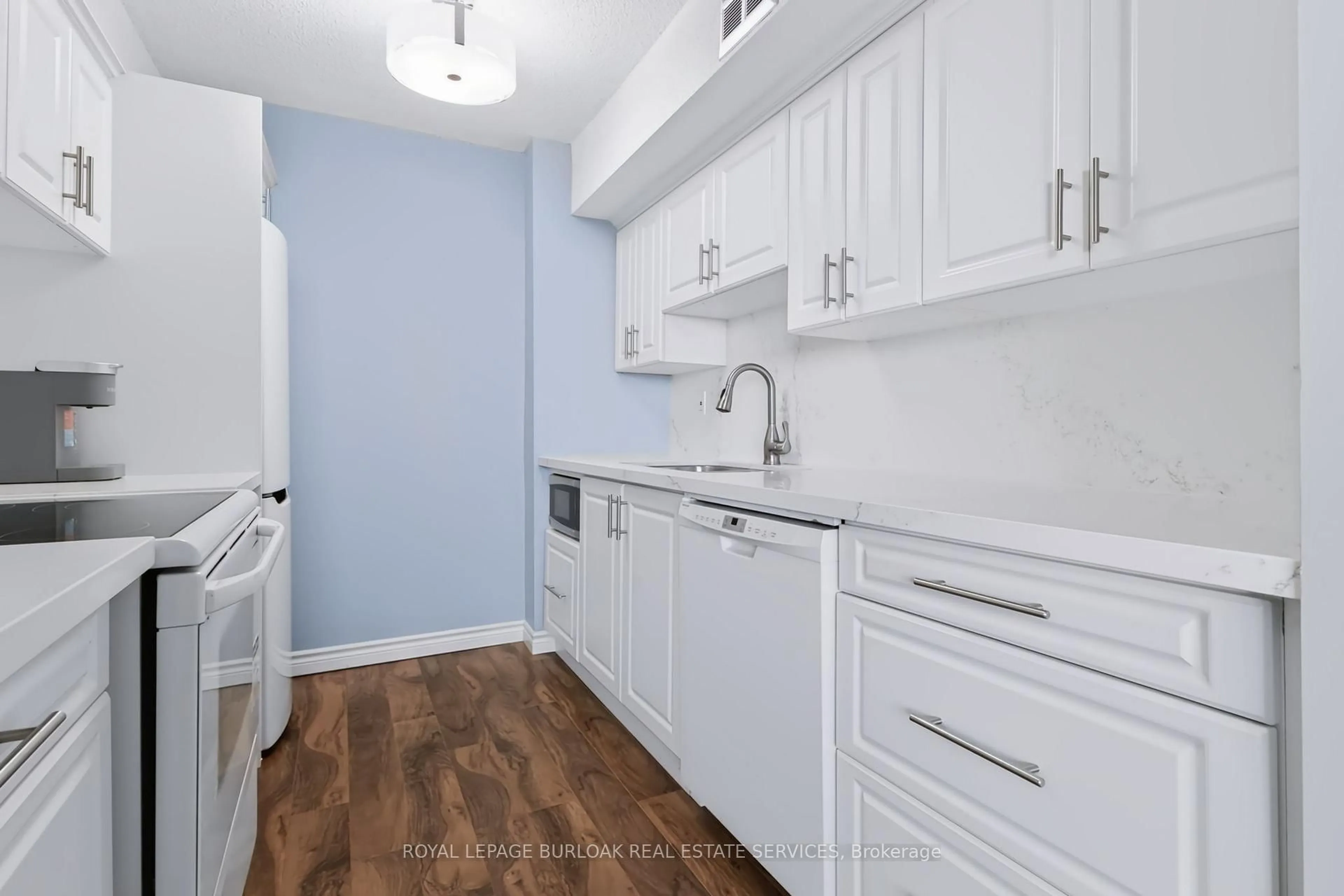 Standard kitchen, unknown for 700 Dynes Rd #1217, Burlington Ontario L7N 3M2