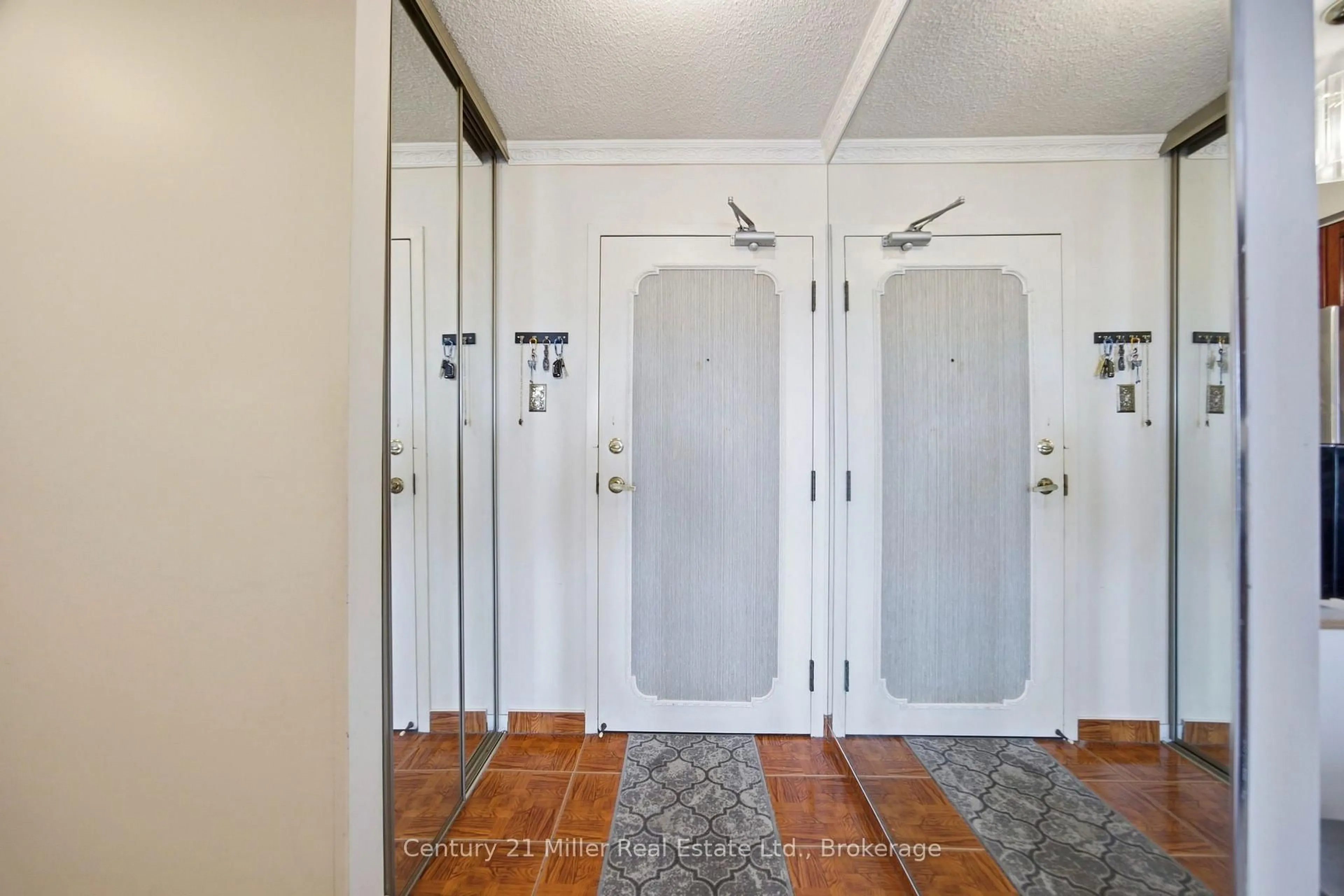 Indoor entryway for 3845 Lake Shore Blvd #411, Toronto Ontario M8W 4Y3