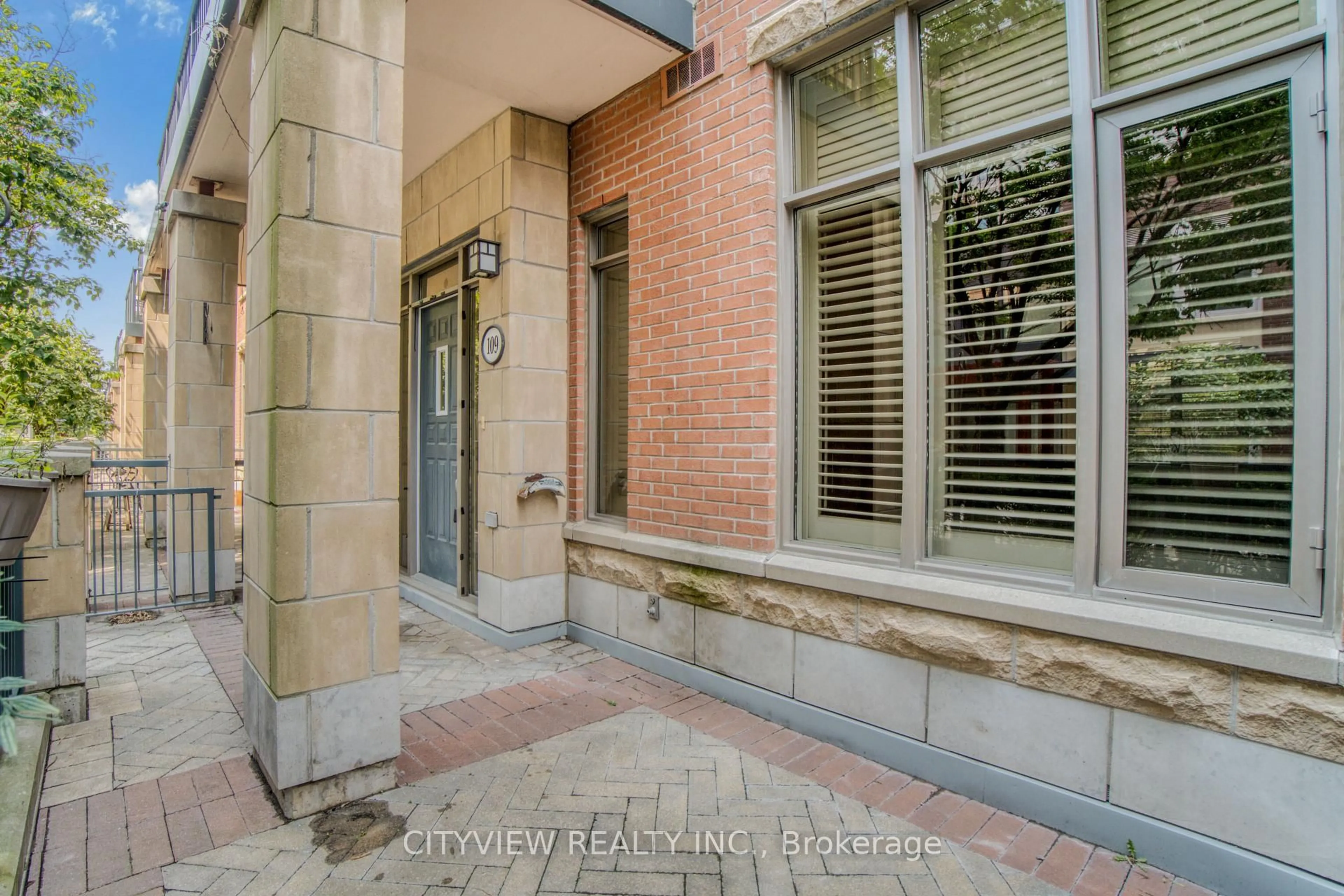 Unknown for 320 City Centre Dr #109, Mississauga Ontario L5B 4P8