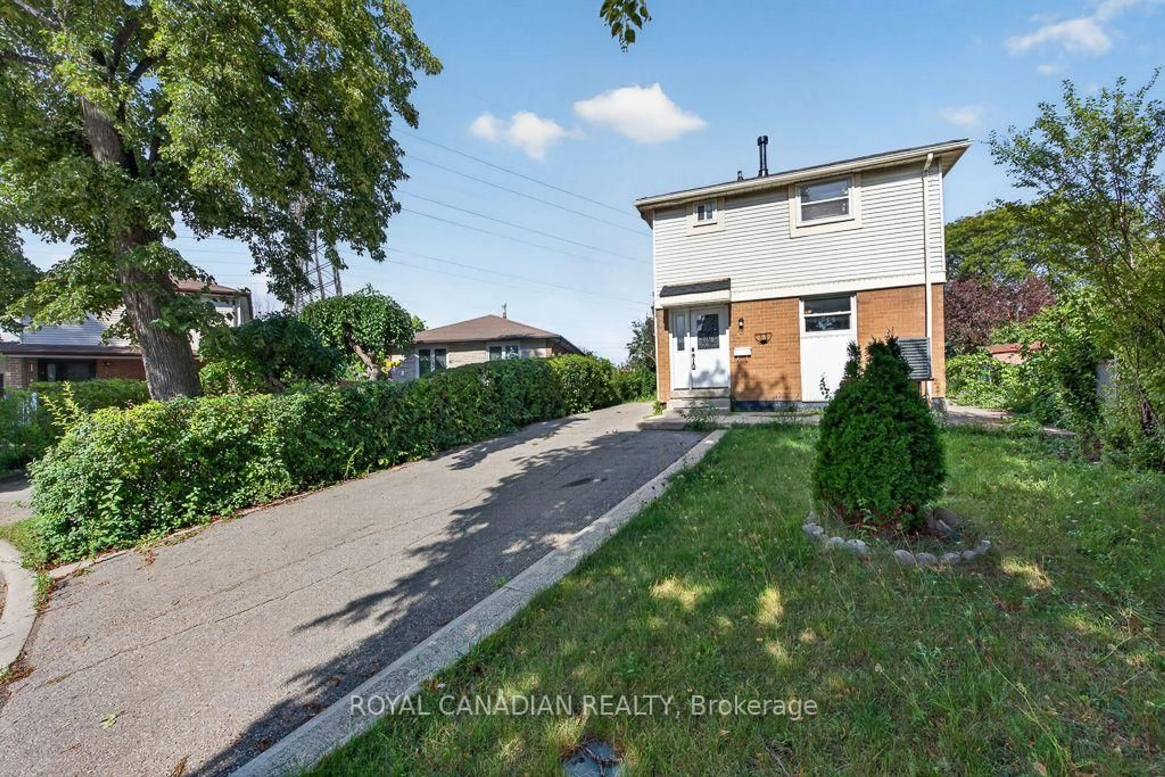 A pic from outside/outdoor area/front of a property/back of a property/a pic from drone, street for 6 Damascus Dr, Toronto Ontario M9V 4G1