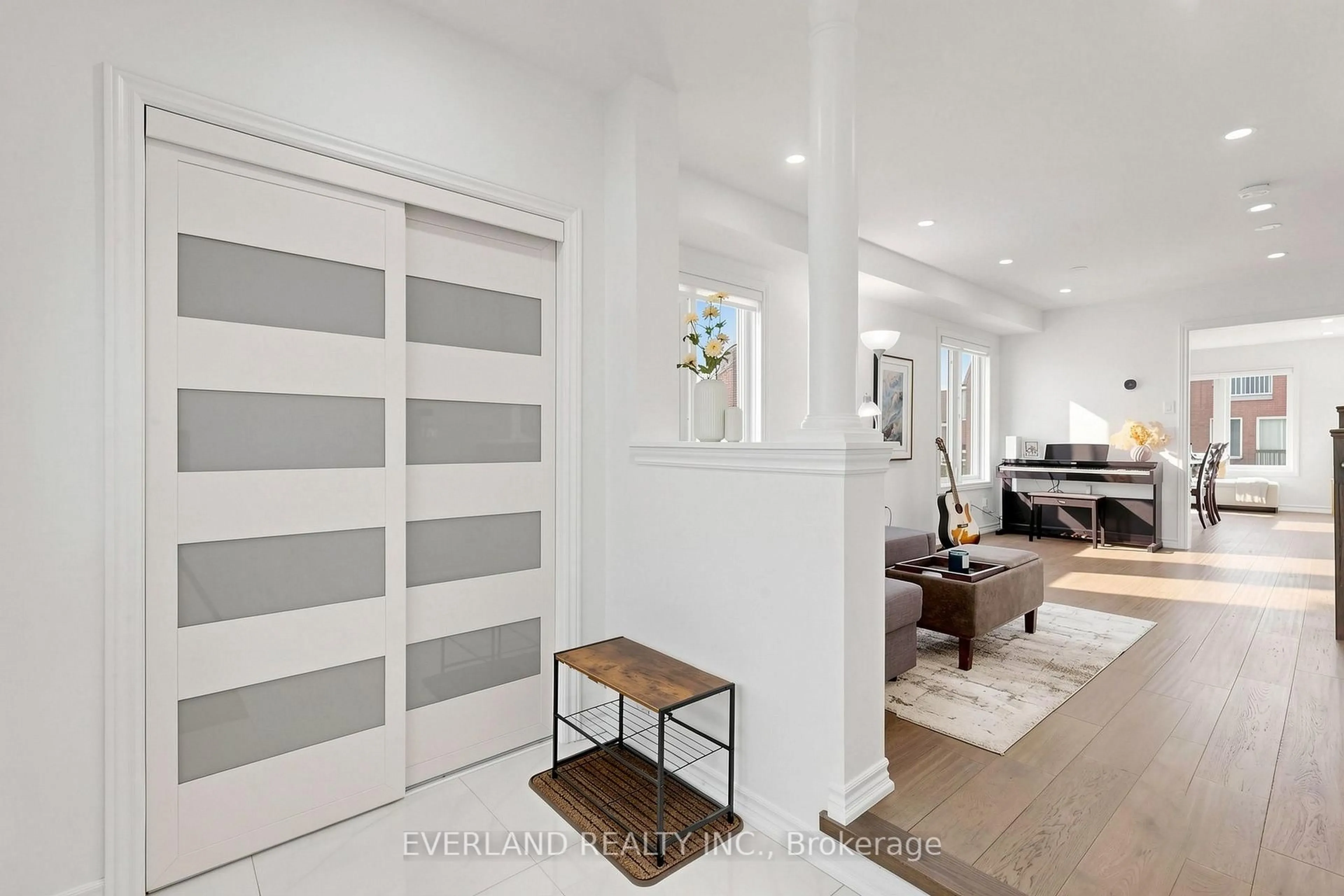 Indoor entryway for 102 Nahani Way, Mississauga Ontario L4Z 4J8
