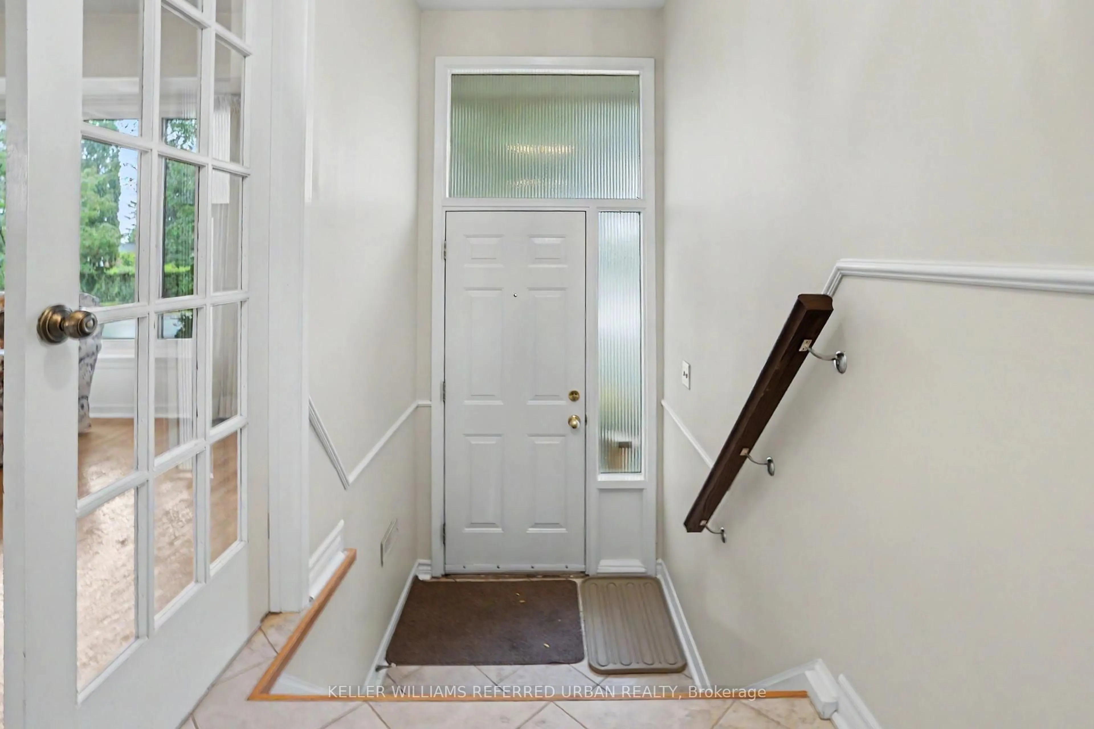 Indoor entryway for 2653 Constable Rd, Mississauga Ontario L5J 1W3