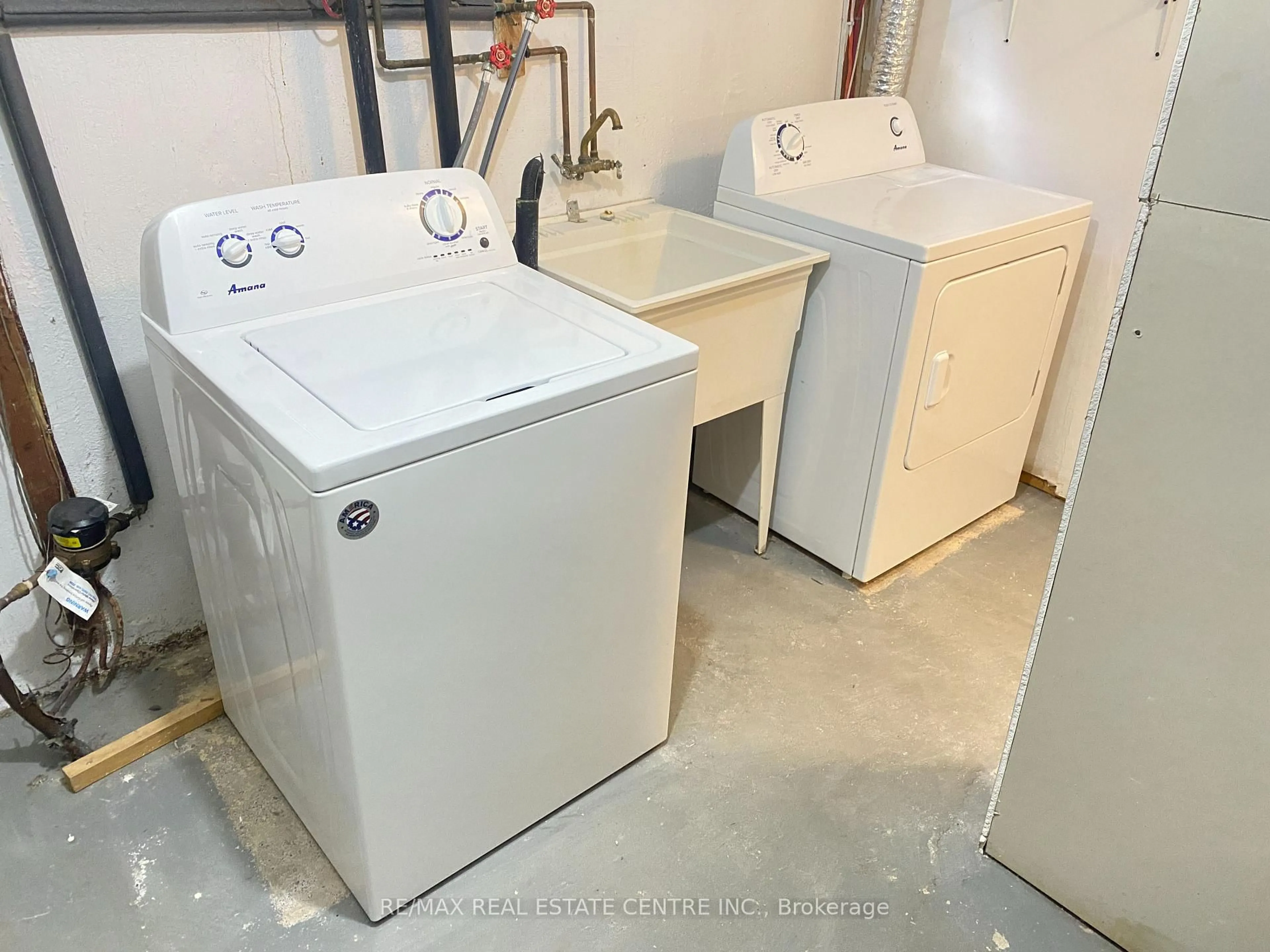 Laundry room for 125 Rutherford Rd, Brampton Ontario L6V 2J4
