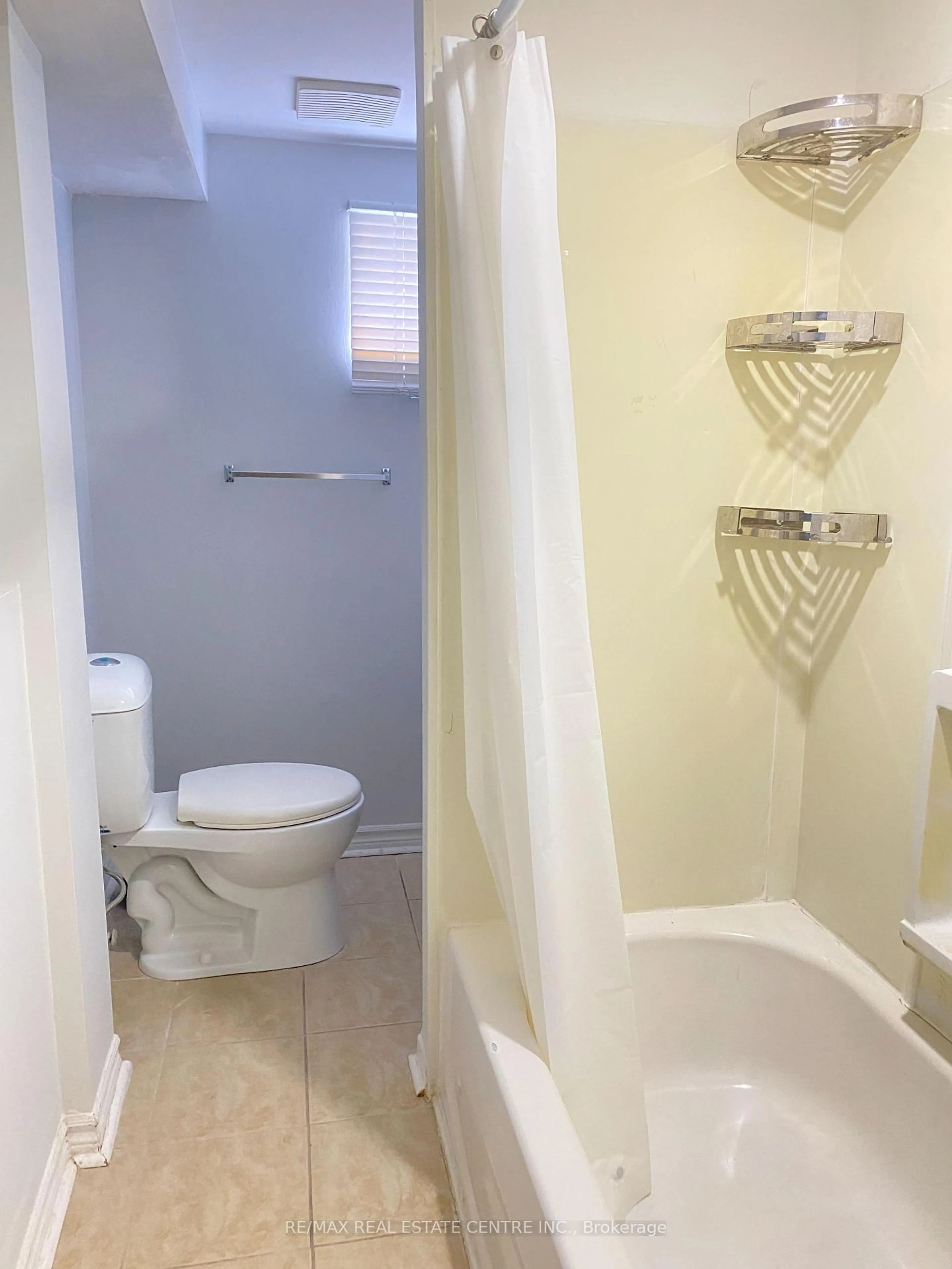 Standard bathroom, unknown for 125 Rutherford Rd, Brampton Ontario L6V 2J4