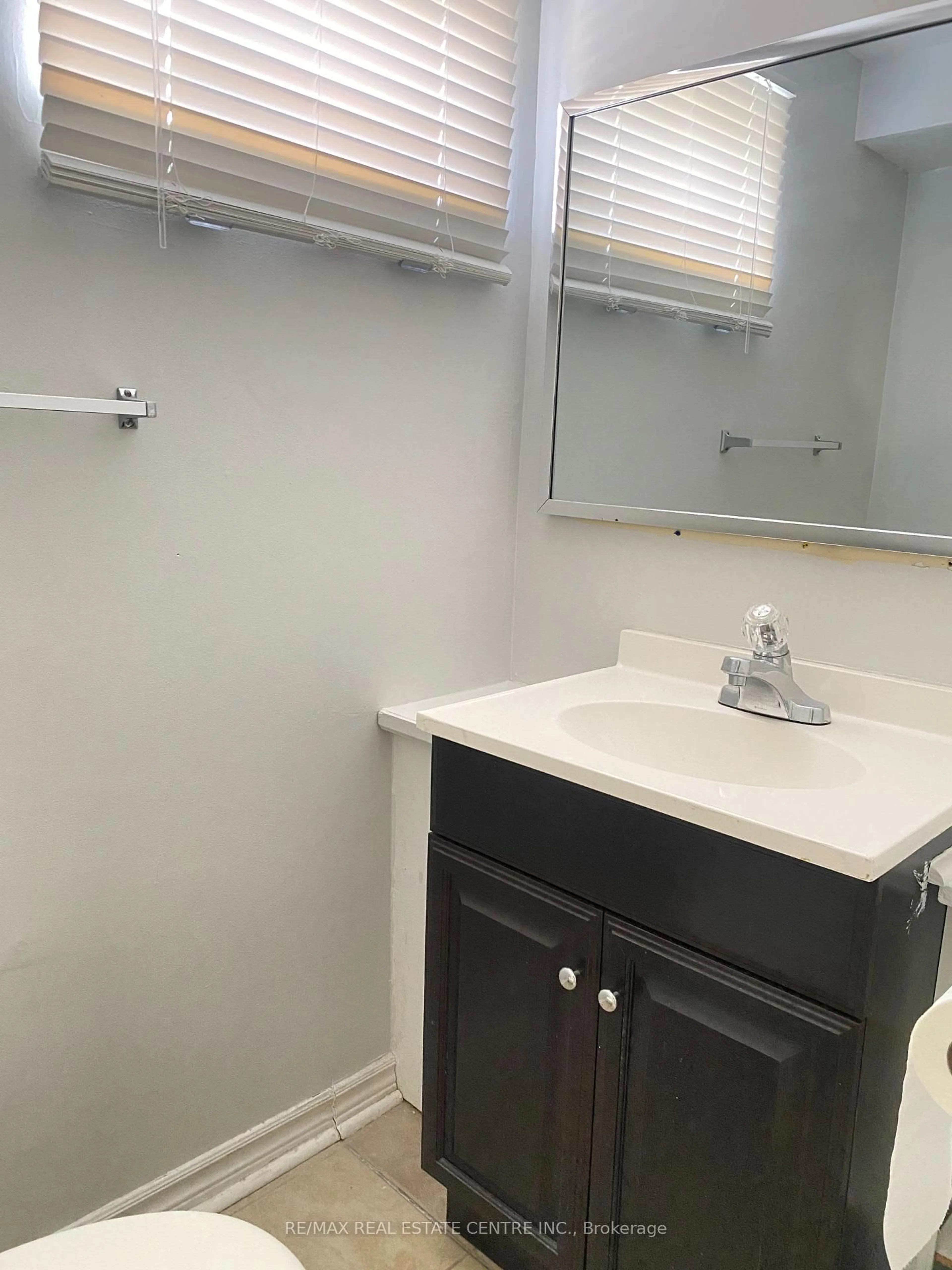 Standard bathroom, unknown for 125 Rutherford Rd, Brampton Ontario L6V 2J4