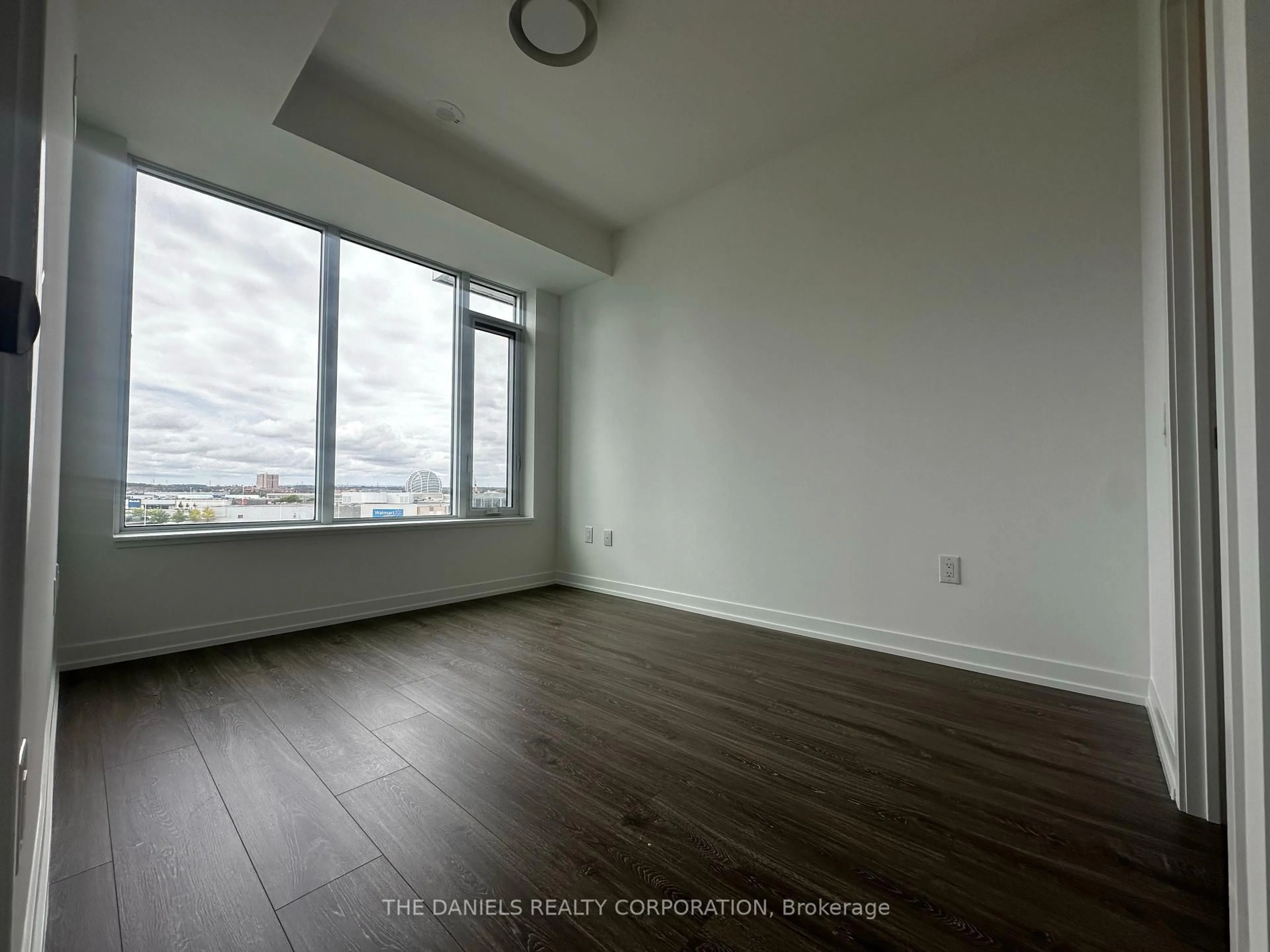 A pic of a room for 2485 Eglinton Ave #924, Mississauga Ontario L5M 2T1