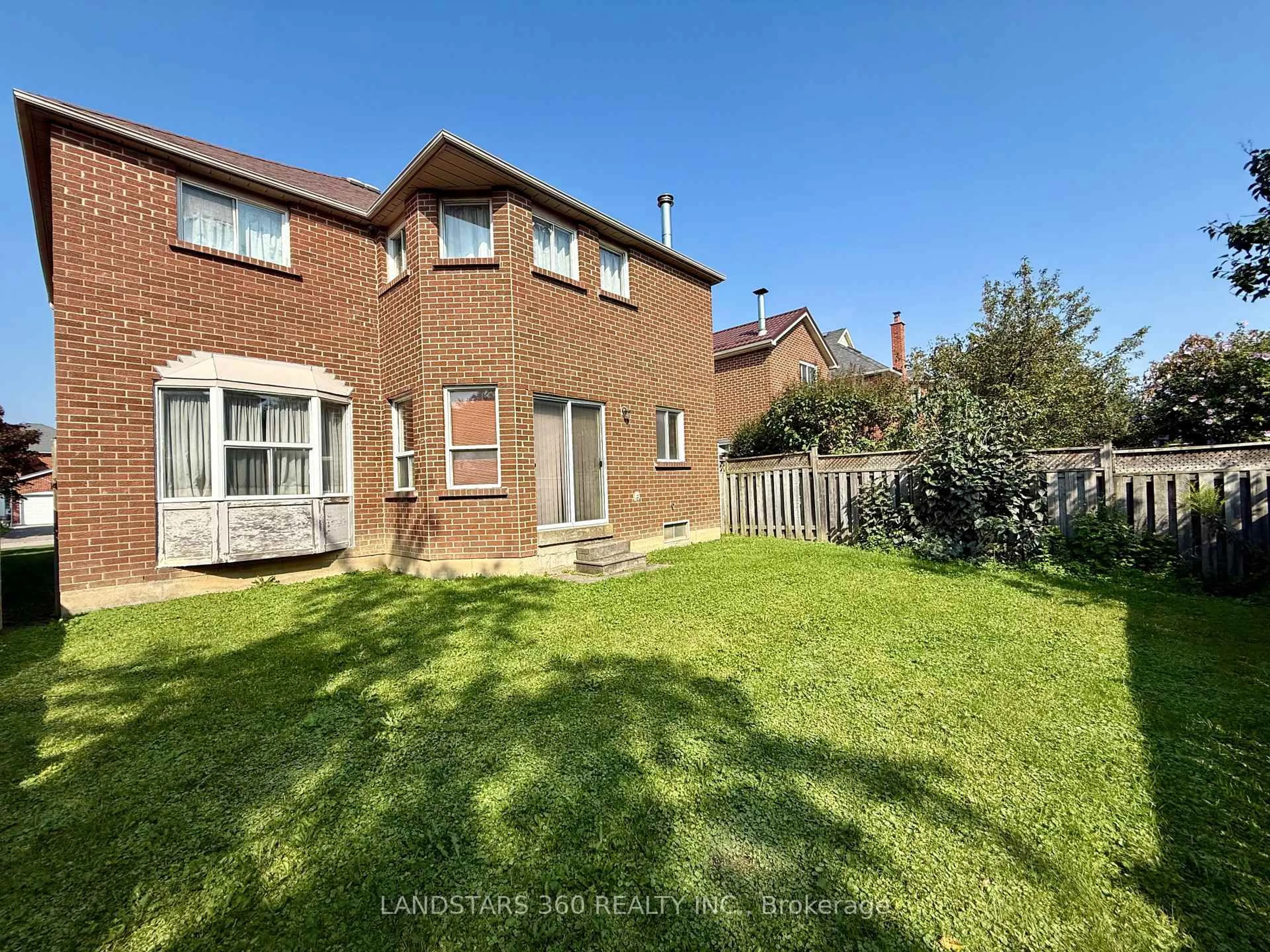 A pic from outside/outdoor area/front of a property/back of a property/a pic from drone, street for 4535 Gullfoot Circ, Mississauga Ontario L4Z 2K3