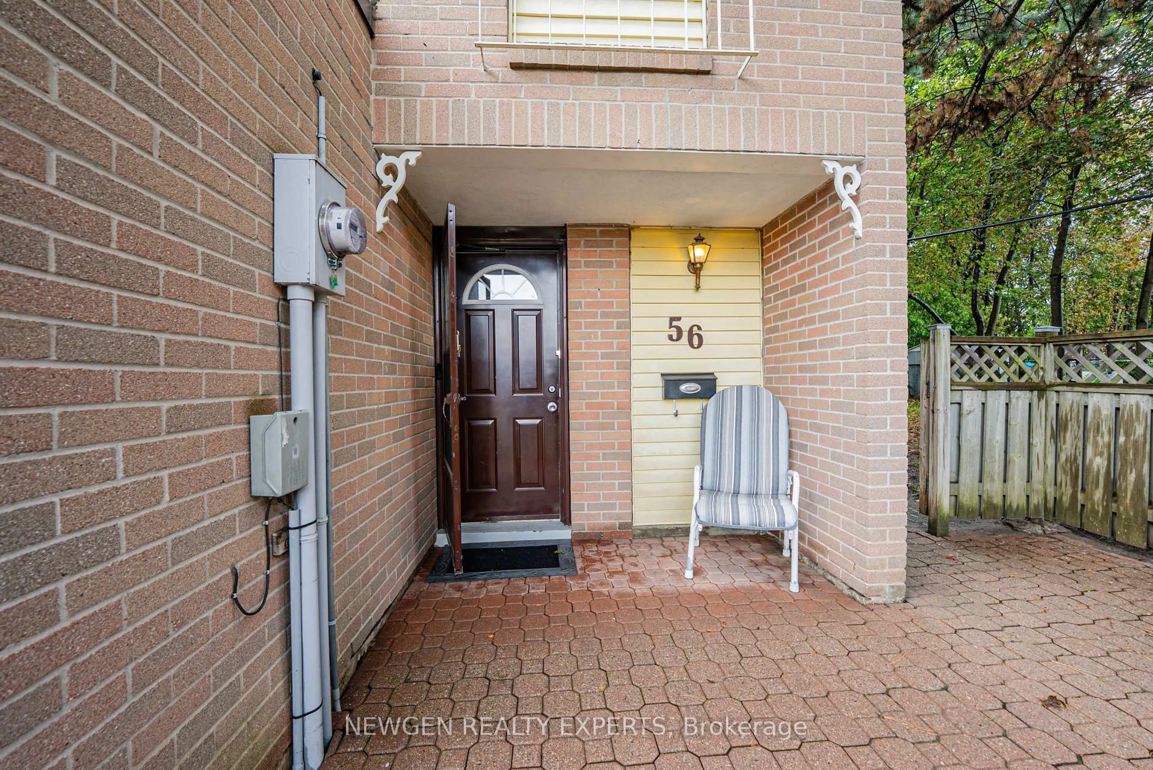 Indoor entryway for 46 Dearbourne Blvd #56, Brampton Ontario L6T 1J7