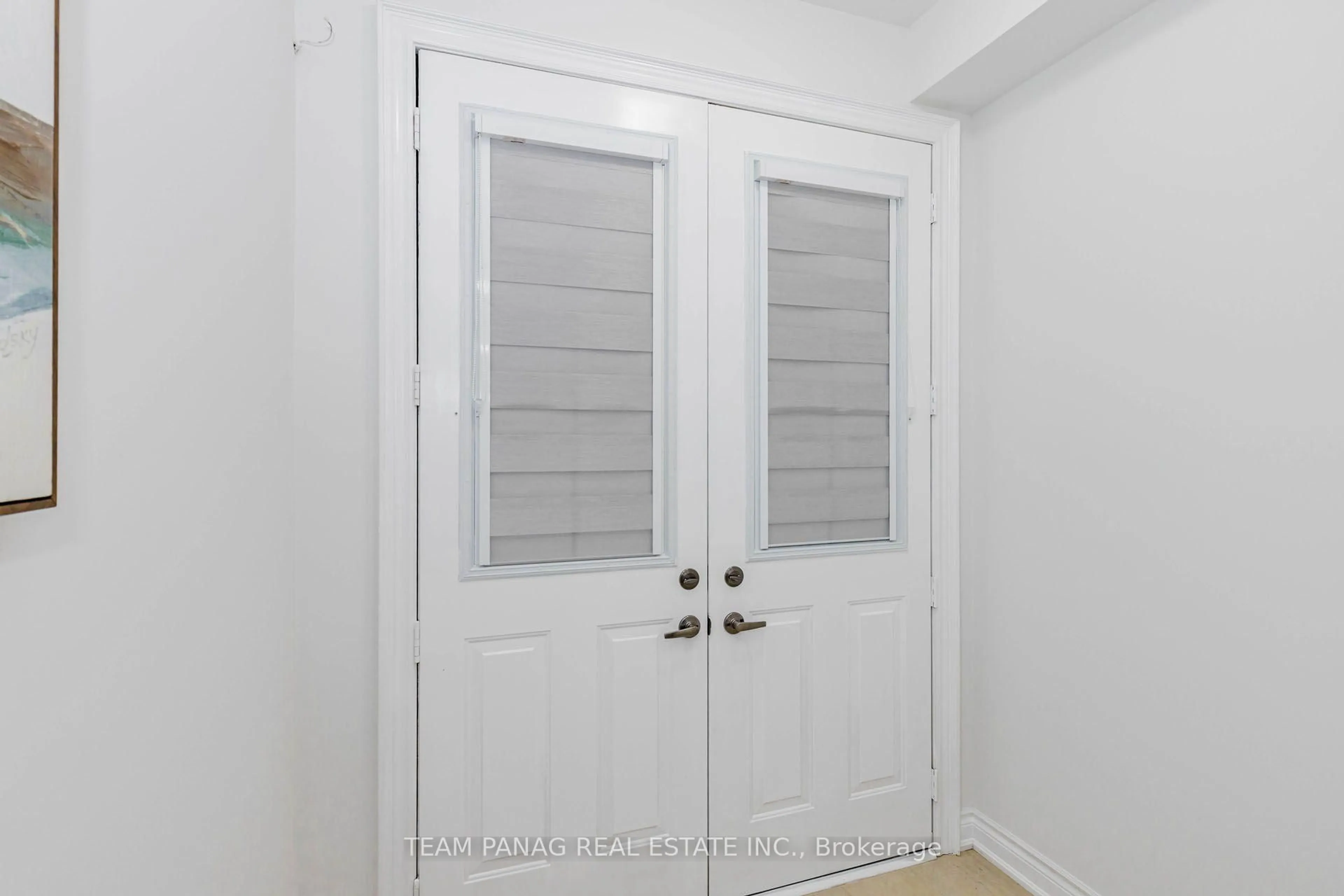 Indoor entryway for 9 Faye St, Brampton Ontario L6P 4M9