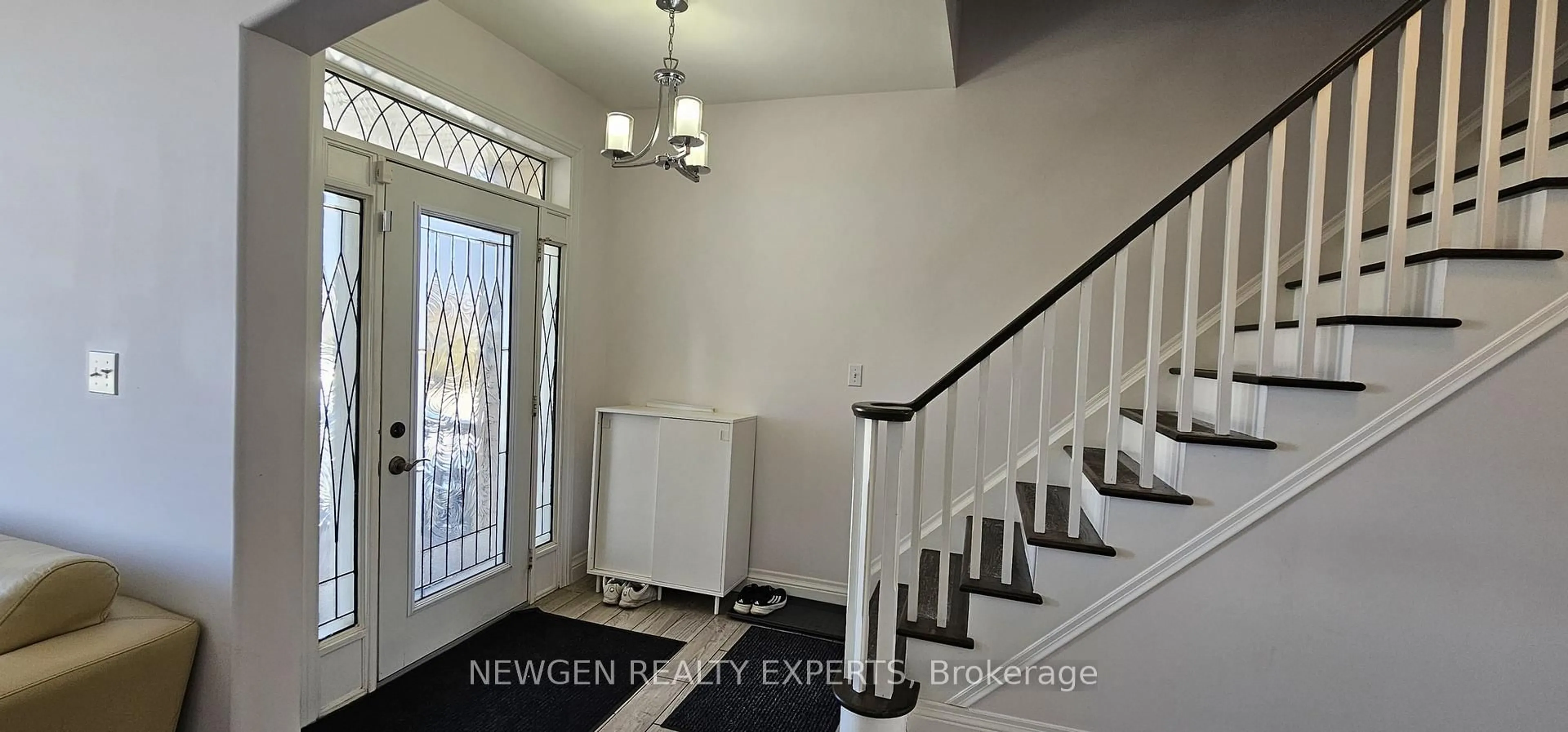 Indoor entryway for 687 Marley Cres, Milton Ontario L9T 5M1