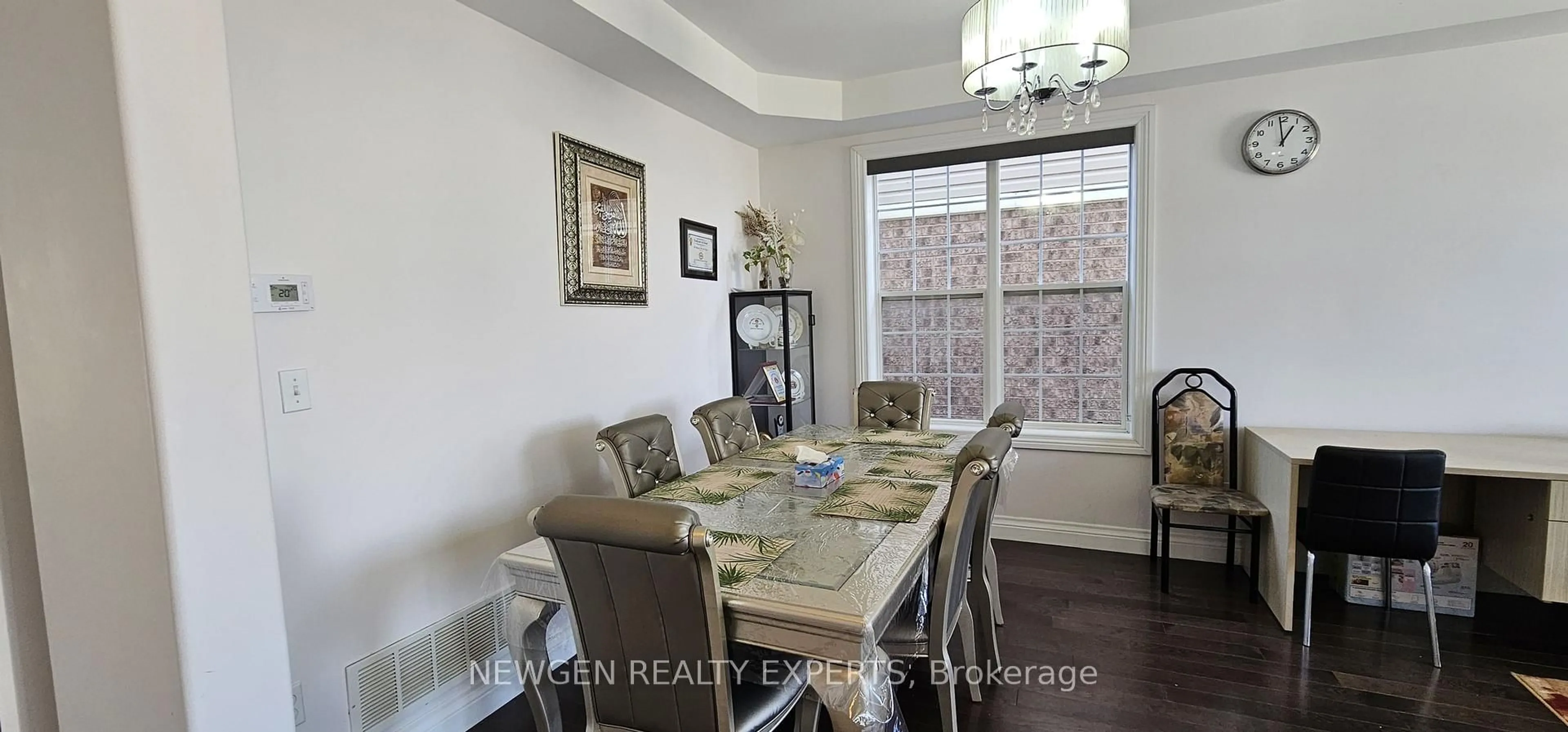 Dining room, wood/laminate floor for 687 Marley Cres, Milton Ontario L9T 5M1