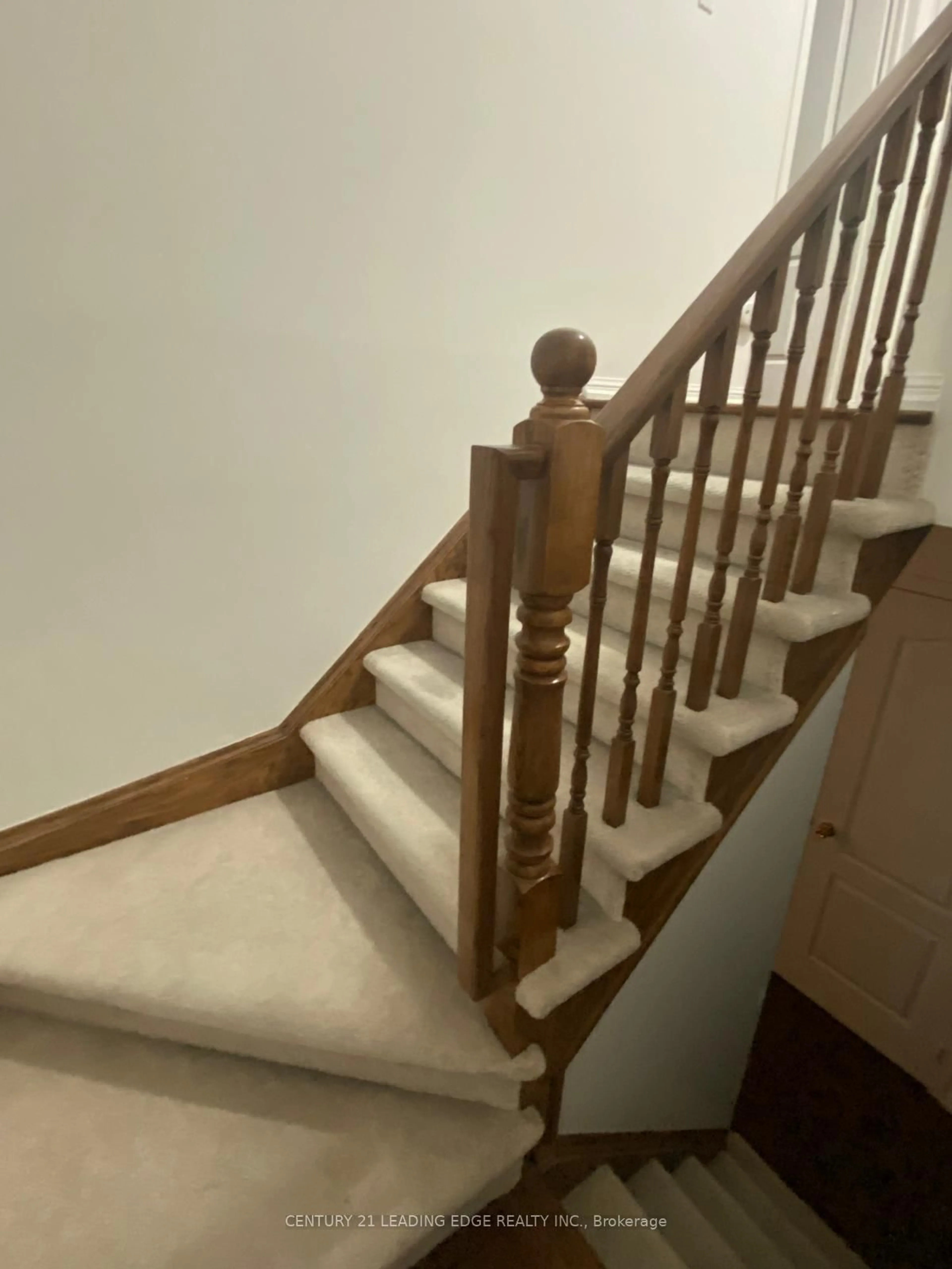 Stairs for 71 Jessop Dr, Brampton Ontario L7A 3N4