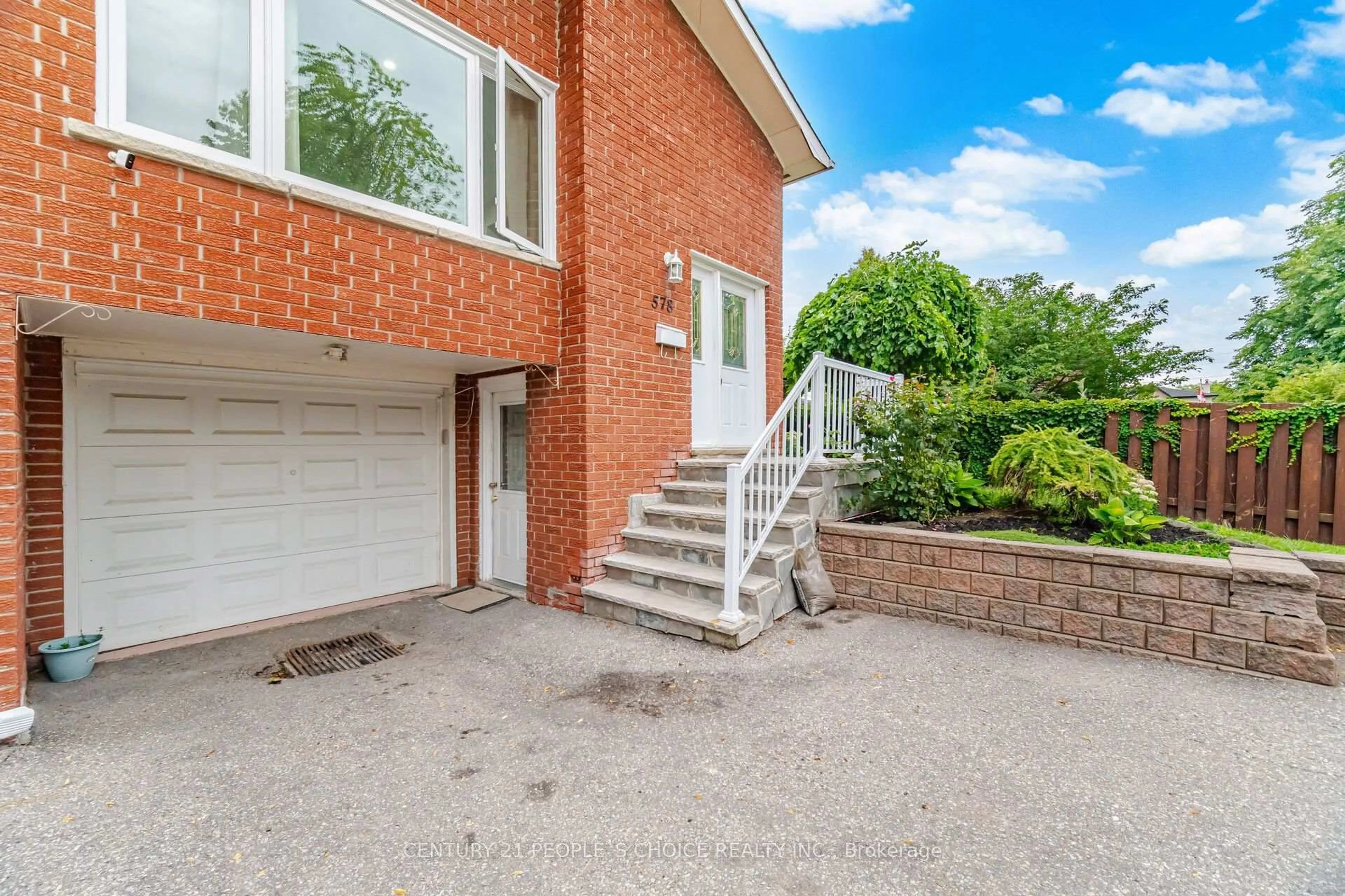 Home with brick exterior material, street for 578 Cavell Dr, Mississauga Ontario L5B 2N9