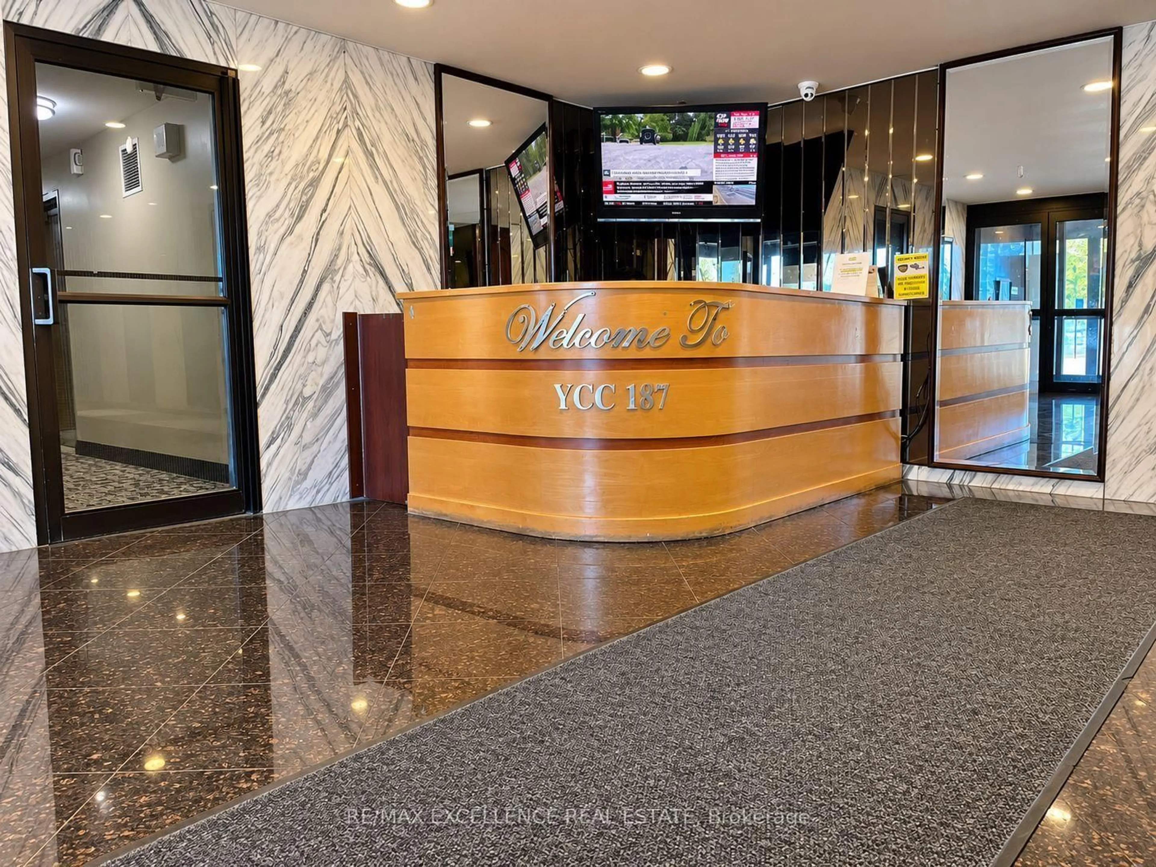 Lobby for 3390 Weston Rd #2105, Toronto Ontario M9M 2X3