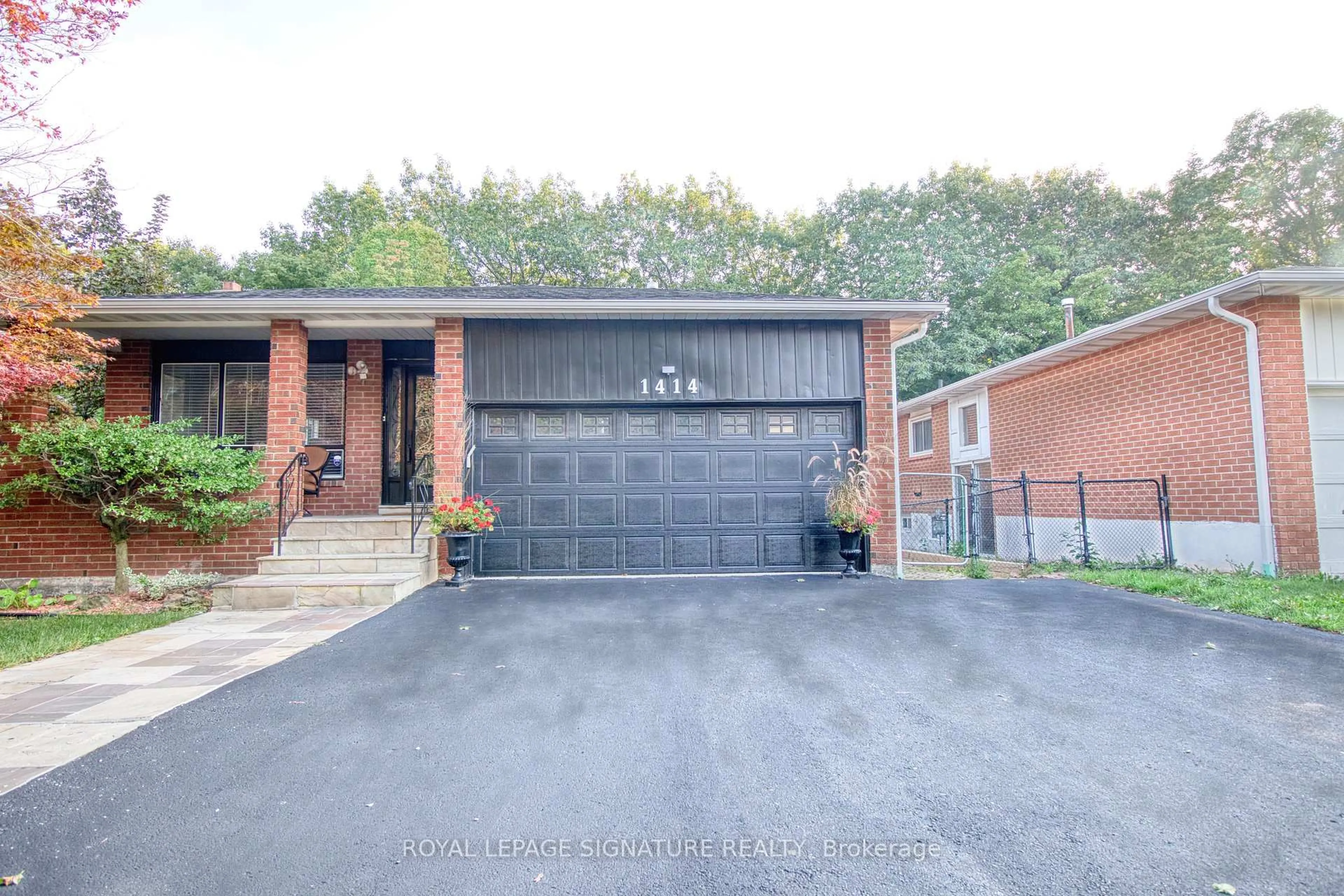 Home with brick exterior material, street for 1414 Harmsworth Sq, Oakville Ontario L6H 3E7
