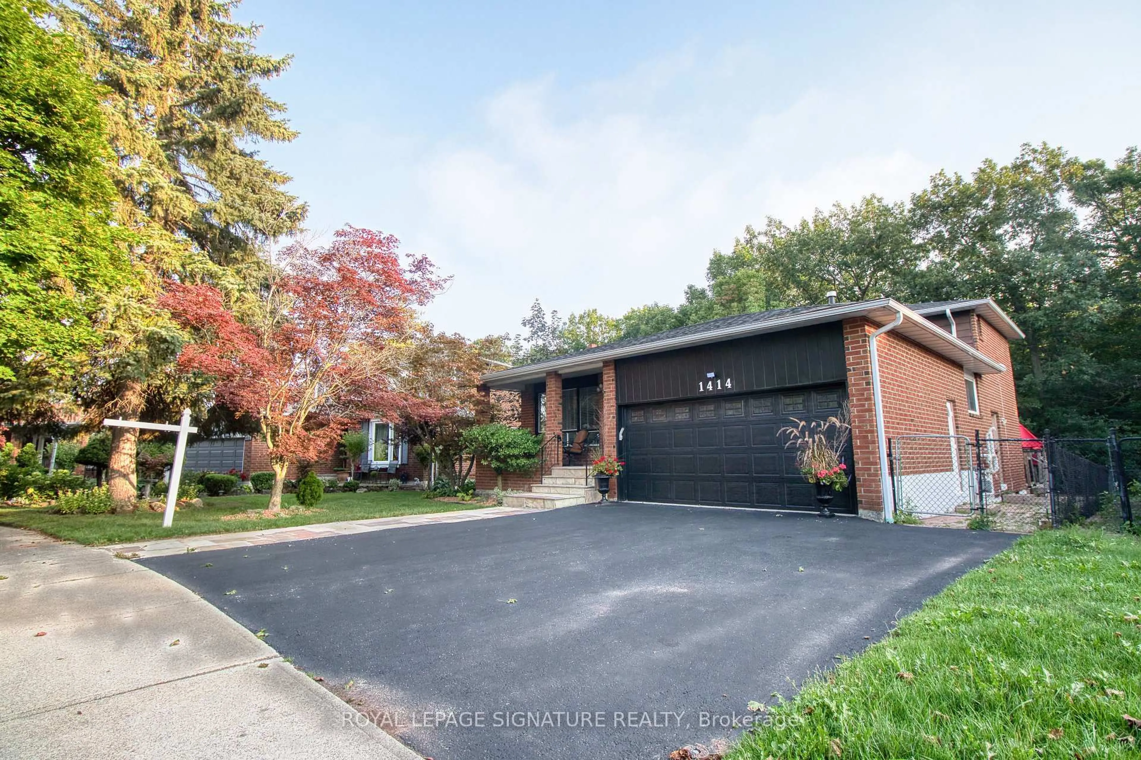 Home with brick exterior material, street for 1414 Harmsworth Sq, Oakville Ontario L6H 3E7