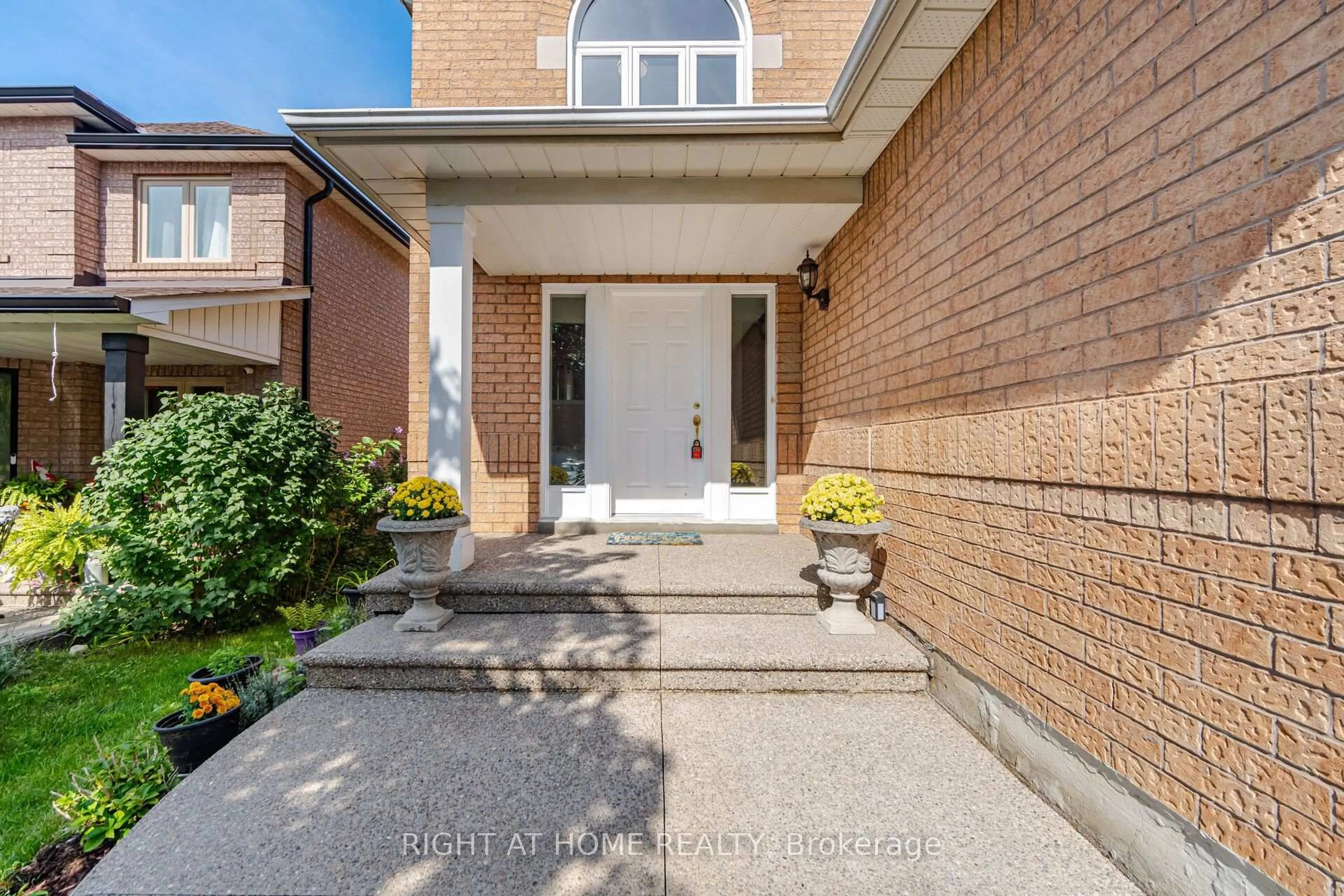 Unknown for 975 Mantle Cres, Mississauga Ontario L5V 2G3