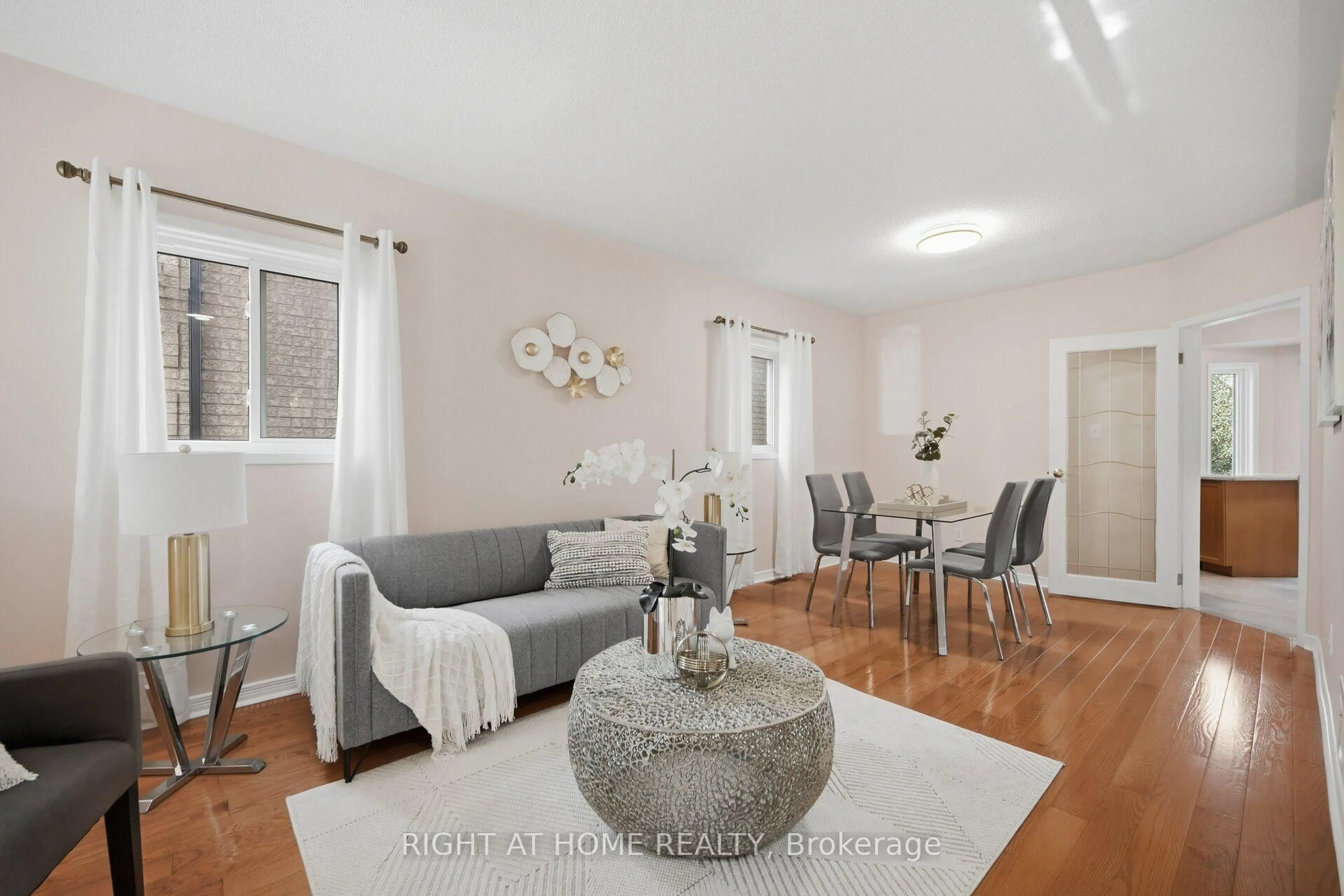 Living room with furniture, wood/laminate floor for 975 Mantle Cres, Mississauga Ontario L5V 2G3