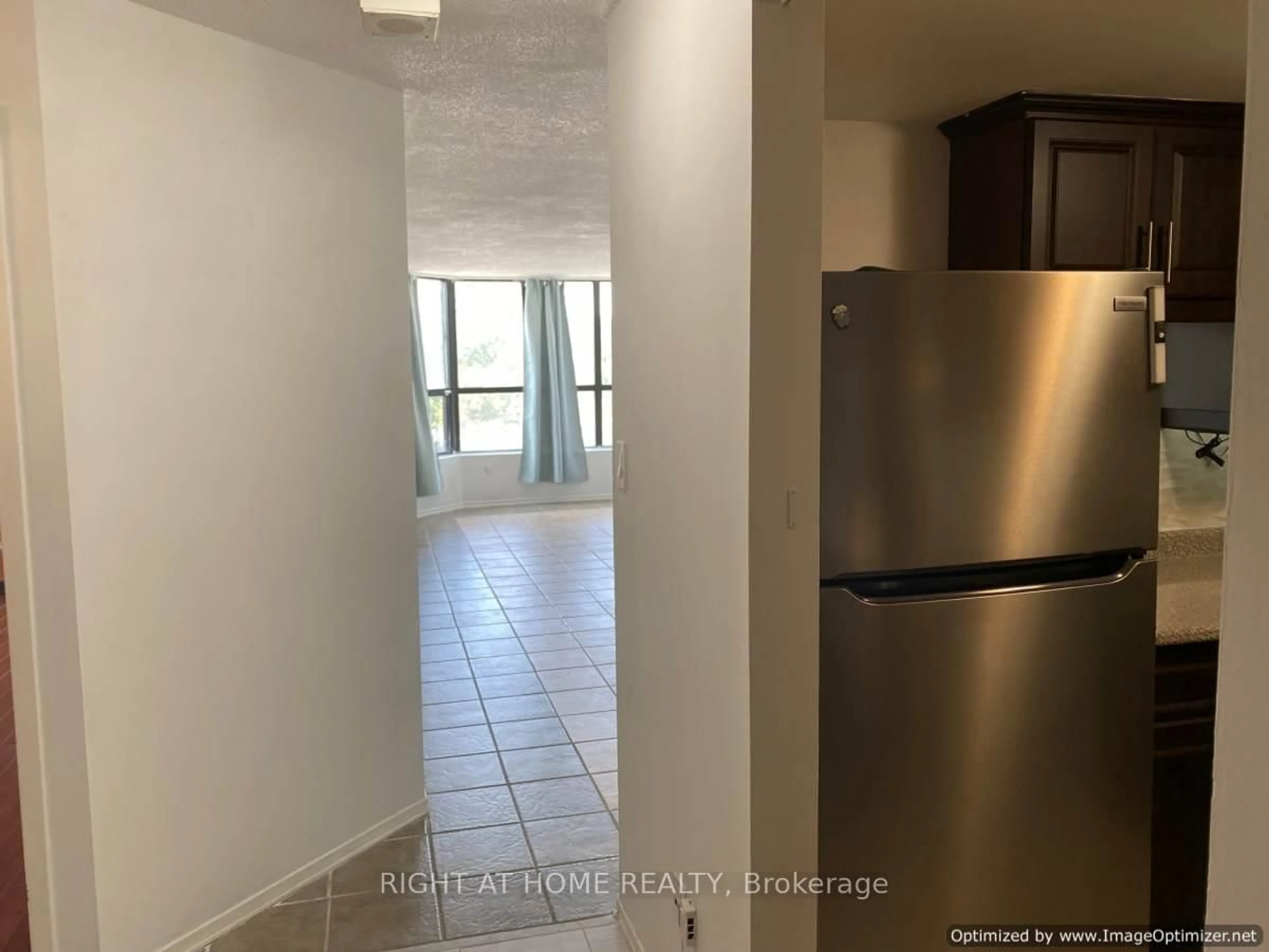 Unknown for 25 Agnes St #302, Mississauga Ontario L5B 3X7