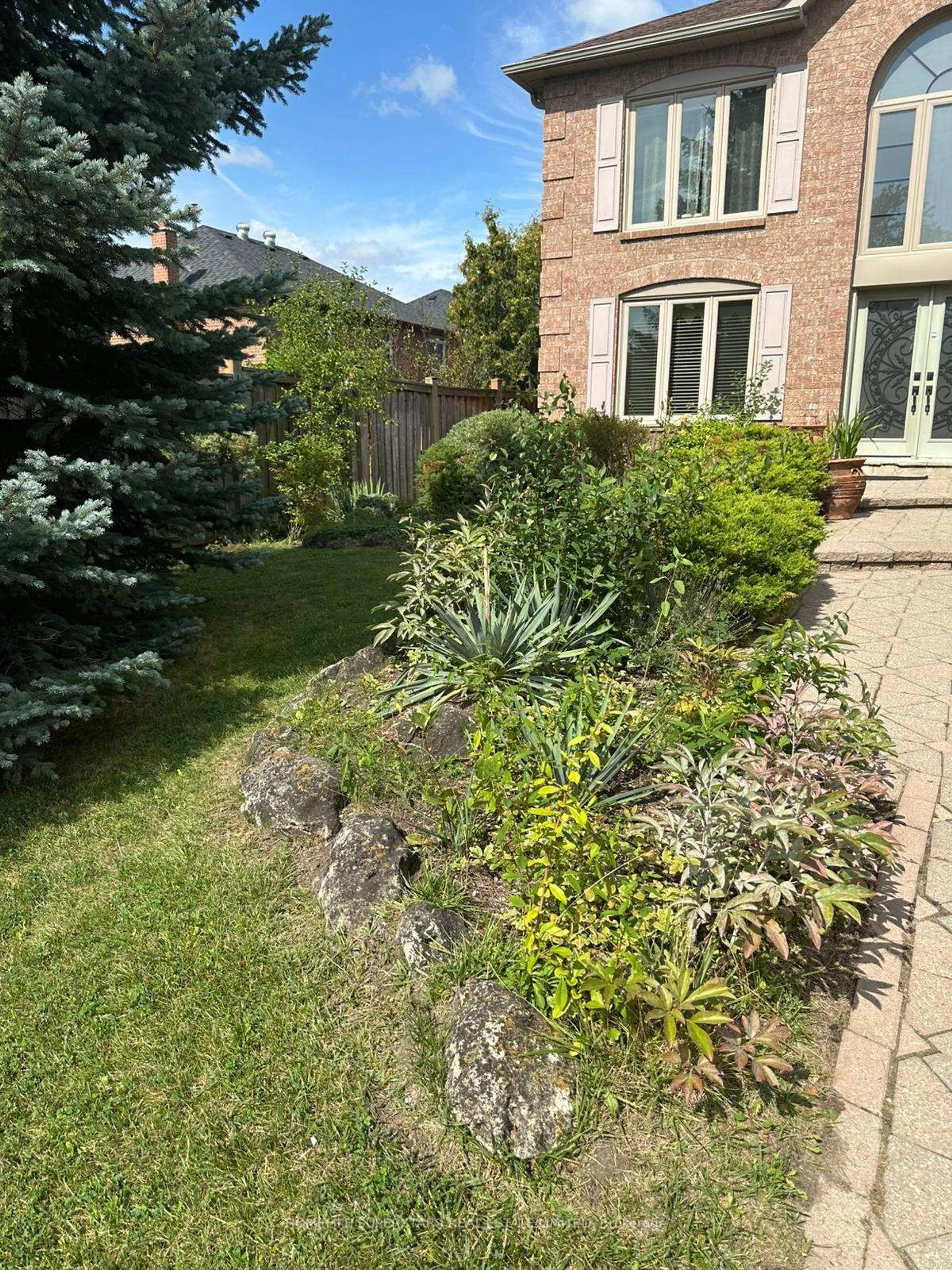 Unknown for 4 Nottingham Cres, Brampton Ontario L6S 4G4