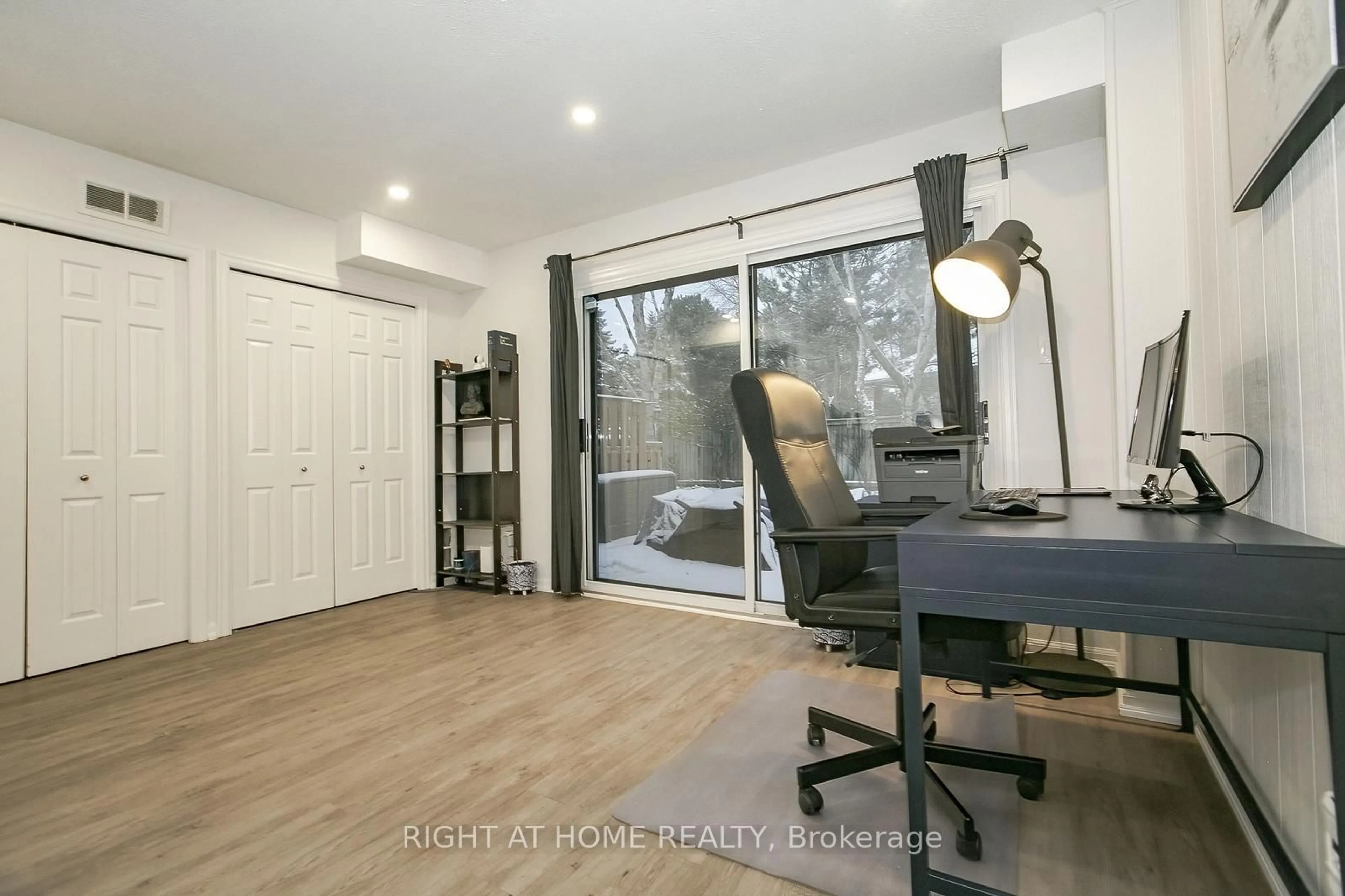 A pic of a room for 1080 Walden Circ #75, Mississauga Ontario L5J 4J9