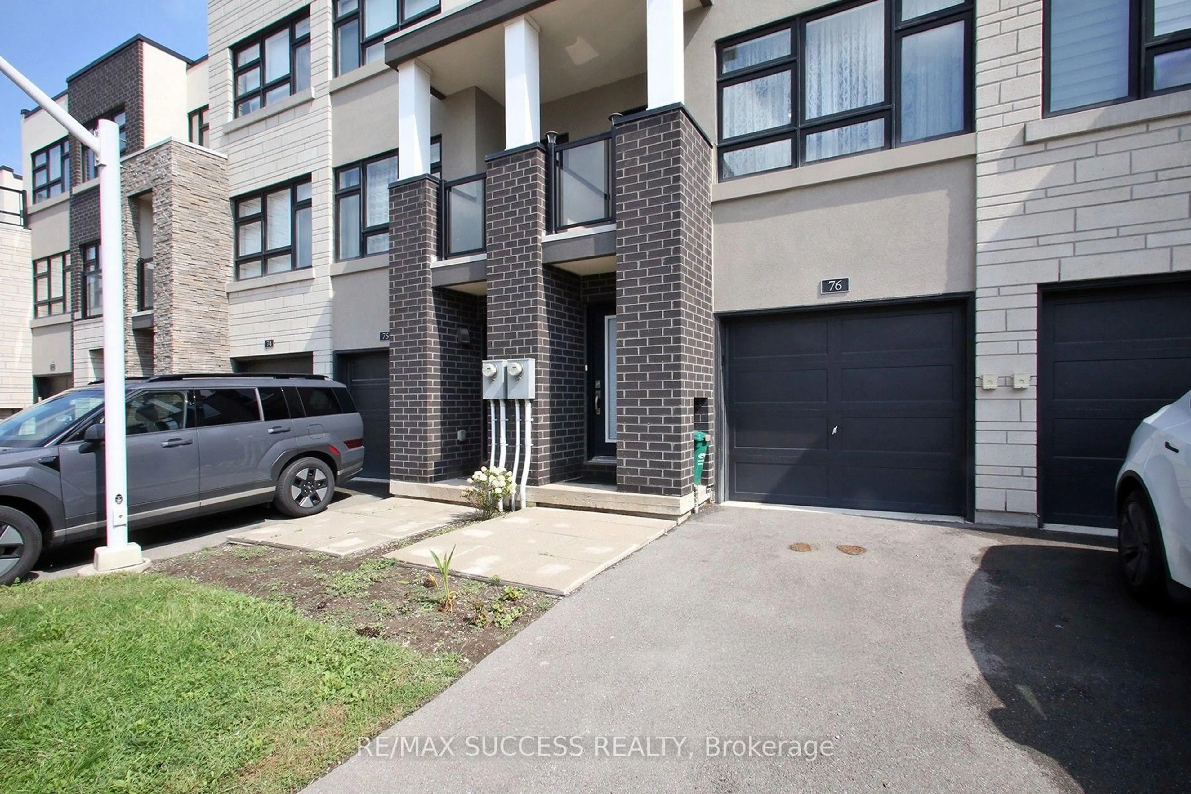 A pic from outside/outdoor area/front of a property/back of a property/a pic from drone, street for 1121 Cooke Blvd #76, Burlington Ontario L7T 0C3
