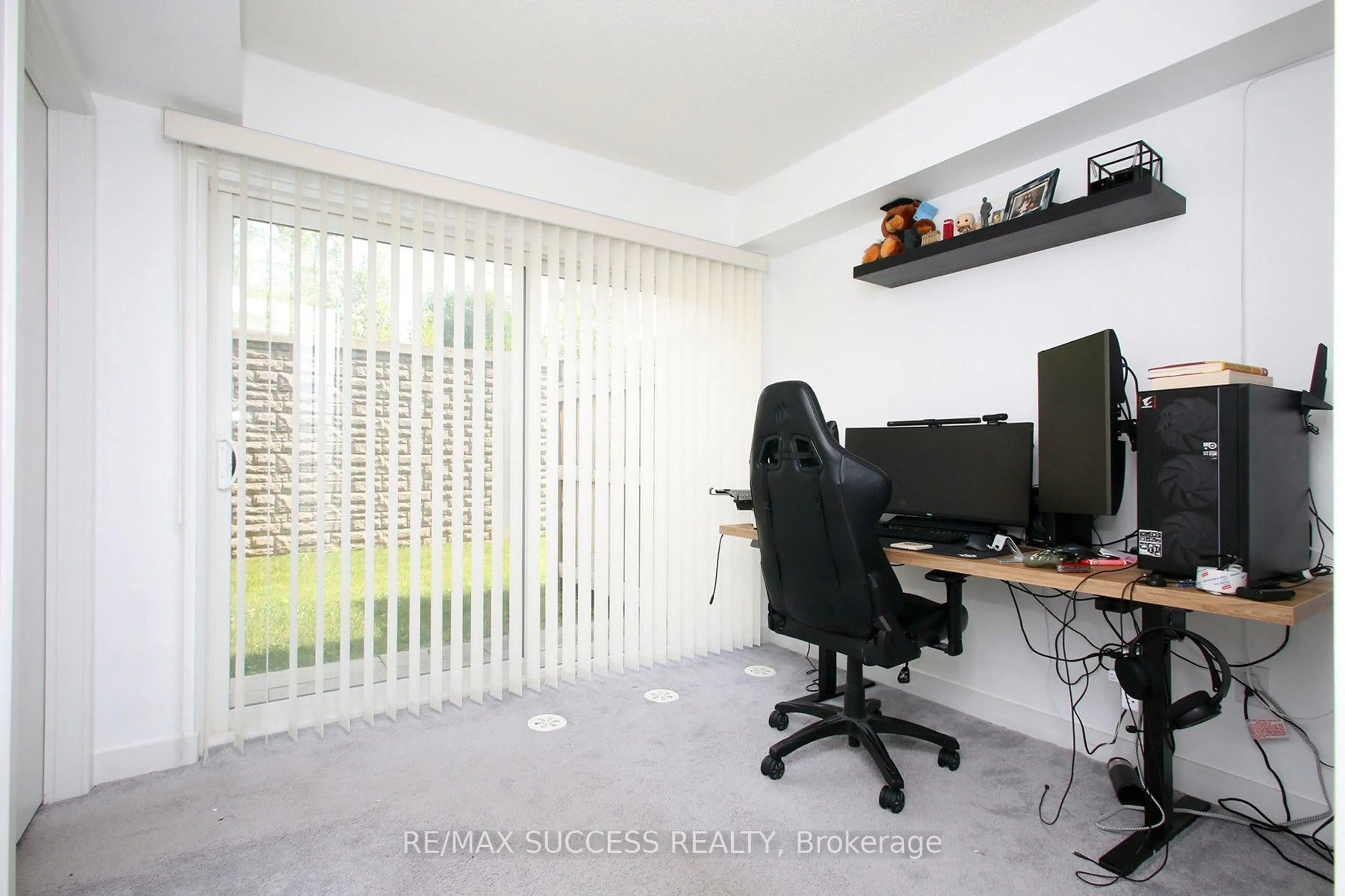 A pic of a room for 1121 Cooke Blvd #76, Burlington Ontario L7T 0C3