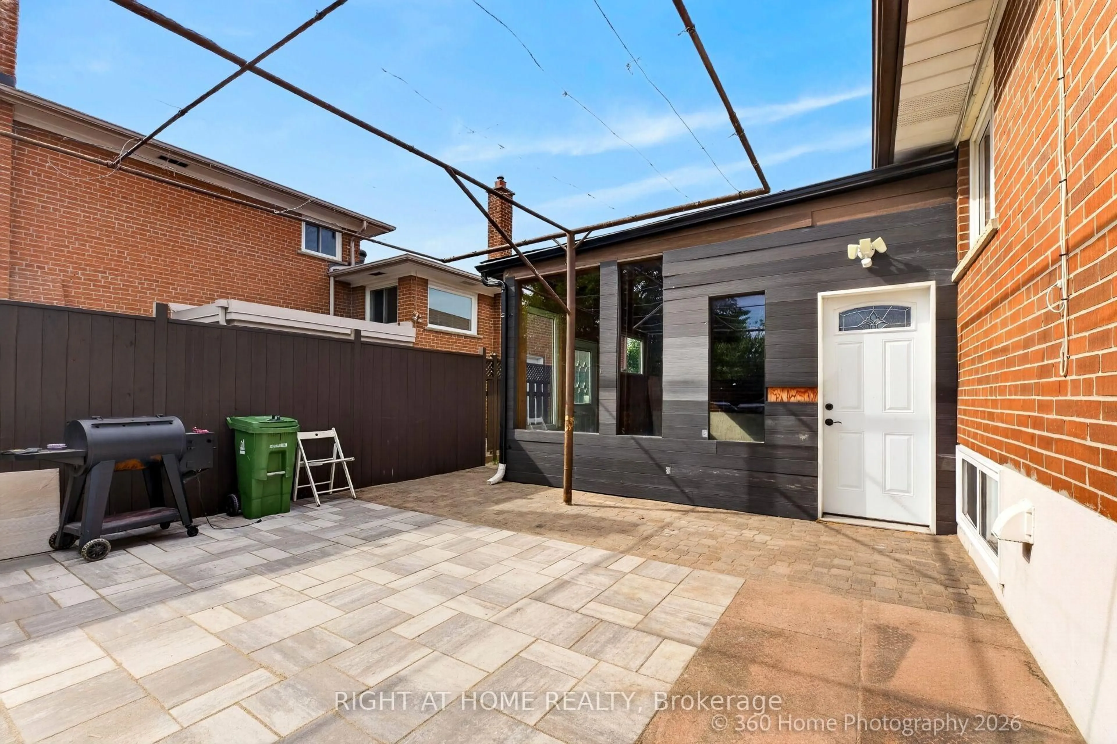 A pic from outside/outdoor area/front of a property/back of a property/a pic from drone, street for 35 Wheelwright Cres, Toronto Ontario M3N 1V2