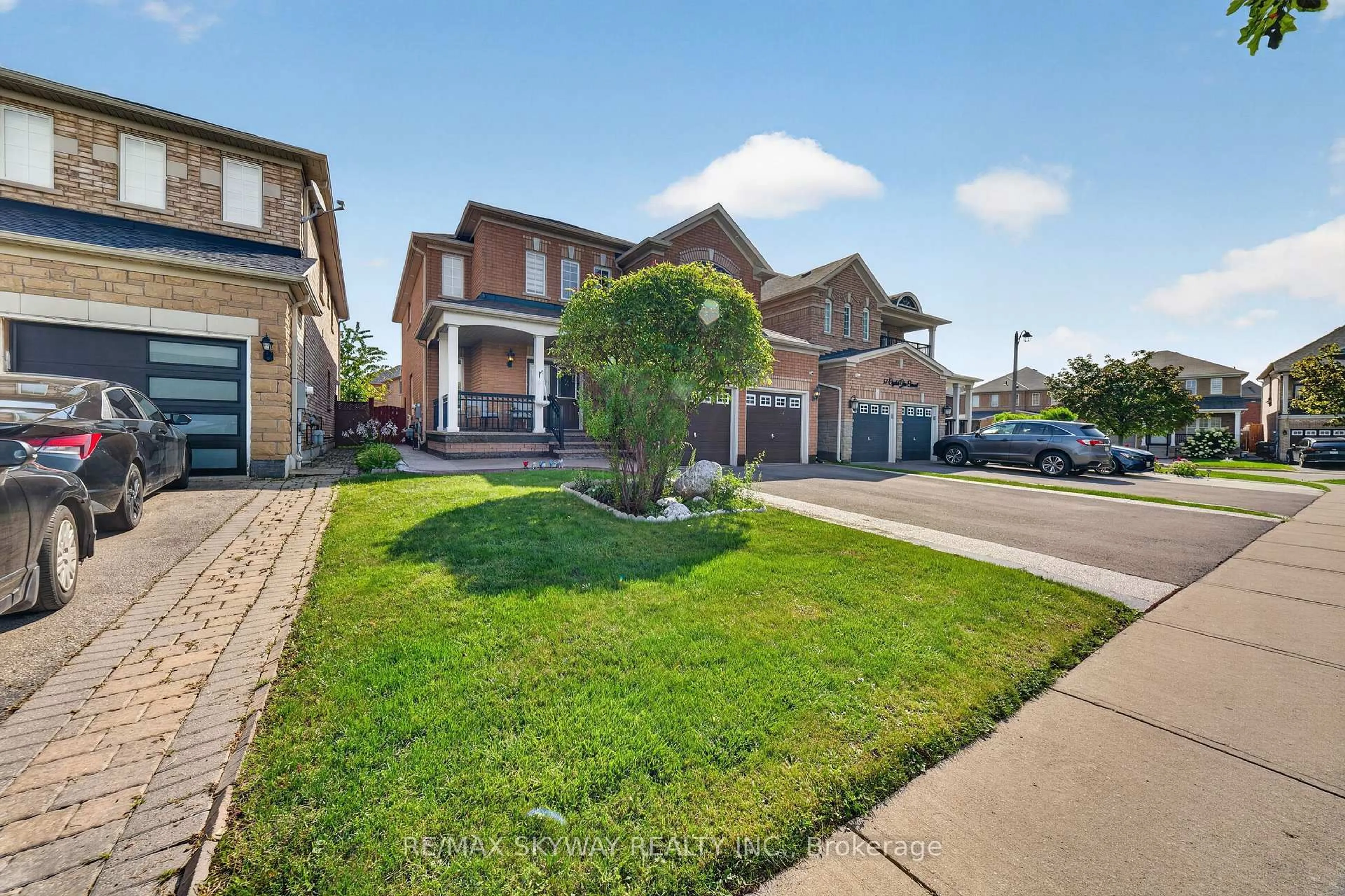 A pic from outside/outdoor area/front of a property/back of a property/a pic from drone, street for 59 Crystal Glen Cres, Brampton Ontario L6X 0K2