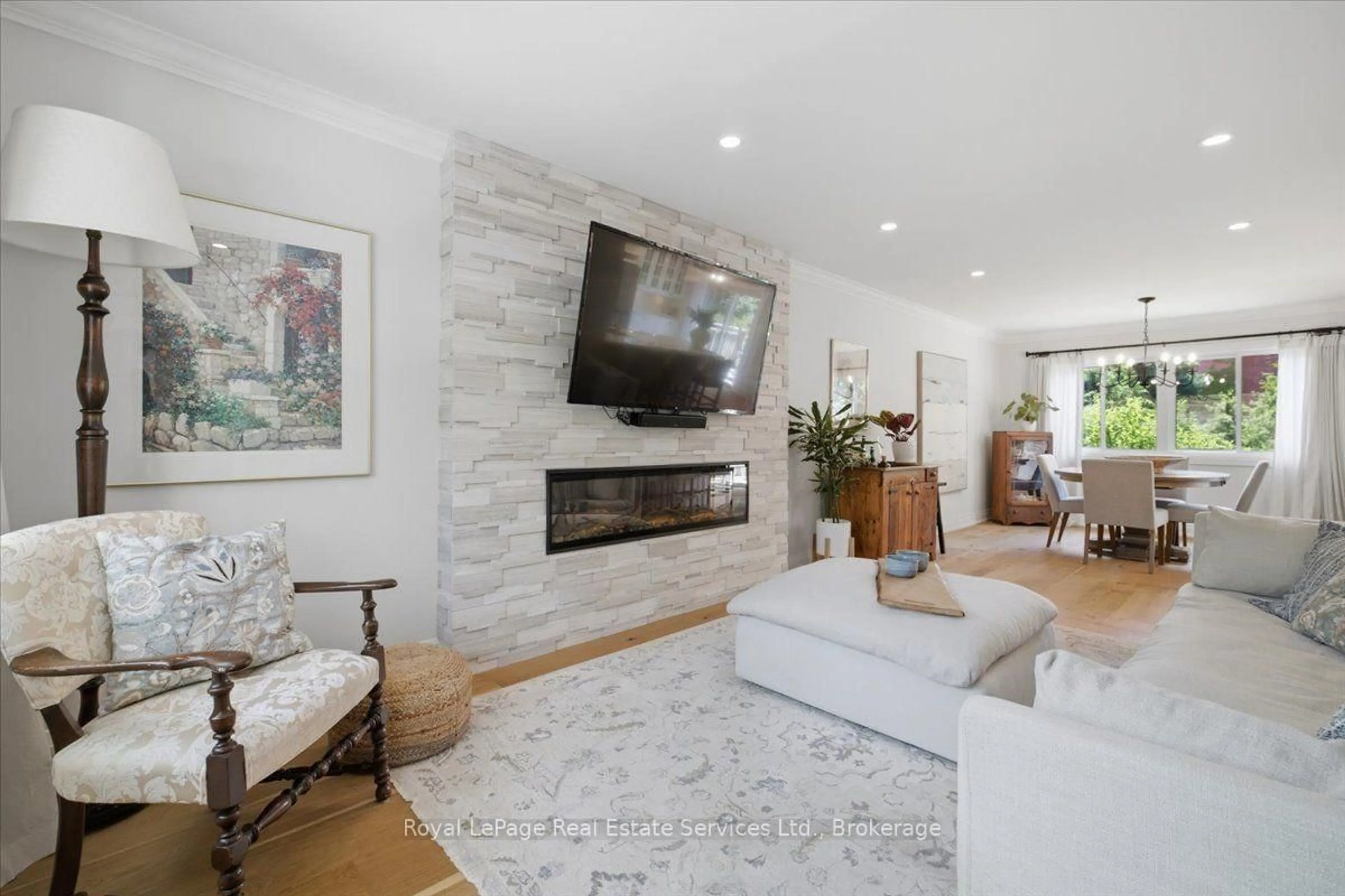Living room with furniture, unknown for 2120 Marine Dr #5, Oakville Ontario L6L 1B7