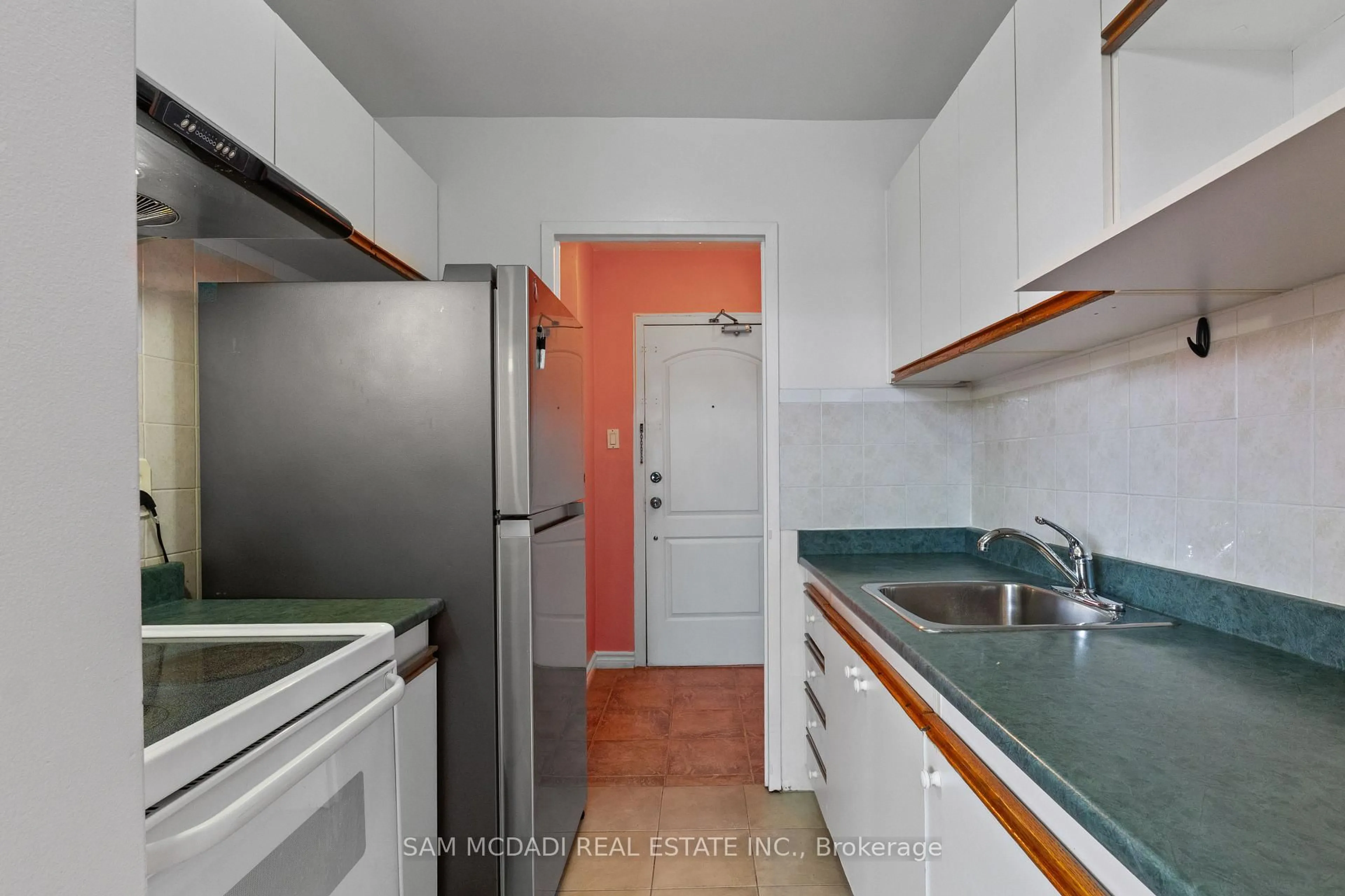 Standard kitchen, unknown for 3145 Queen Frederica Dr #208, Mississauga Ontario L4Y 3A7