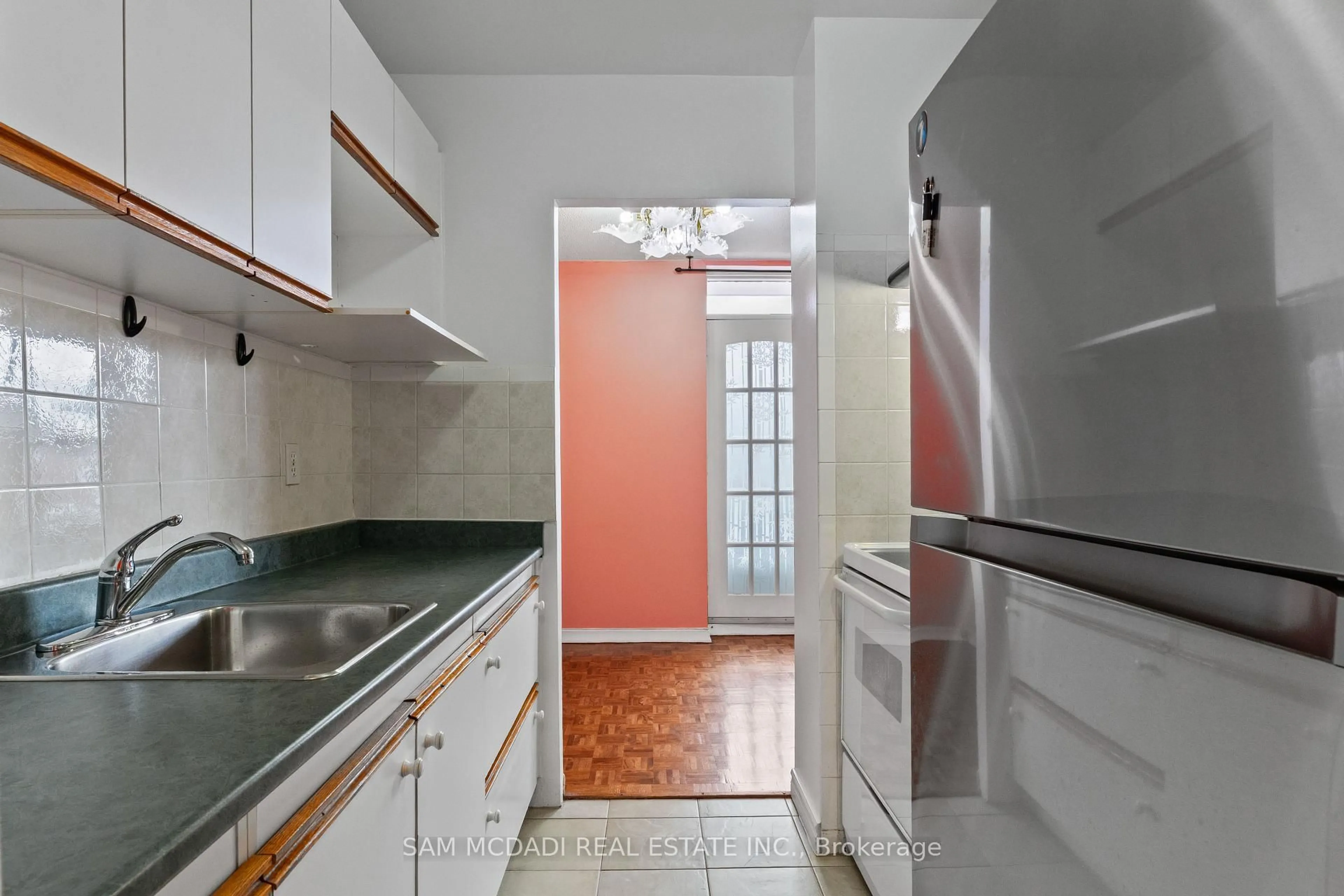 Standard kitchen, ceramic/tile floor for 3145 Queen Frederica Dr #208, Mississauga Ontario L4Y 3A7