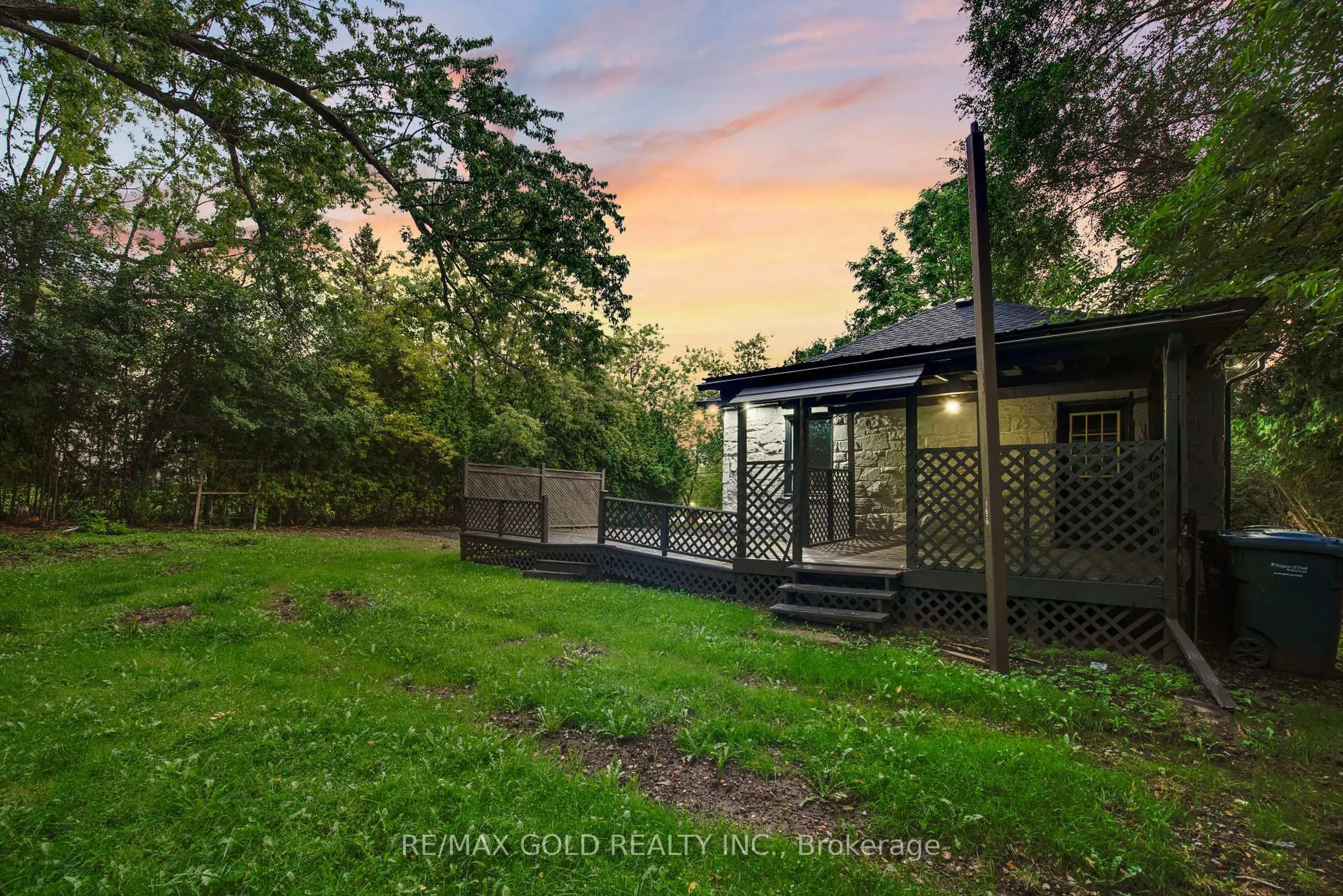A pic from outside/outdoor area/front of a property/back of a property/a pic from drone, forest/trees view for 2702 Embleton Rd, Brampton Ontario L6X 0E2