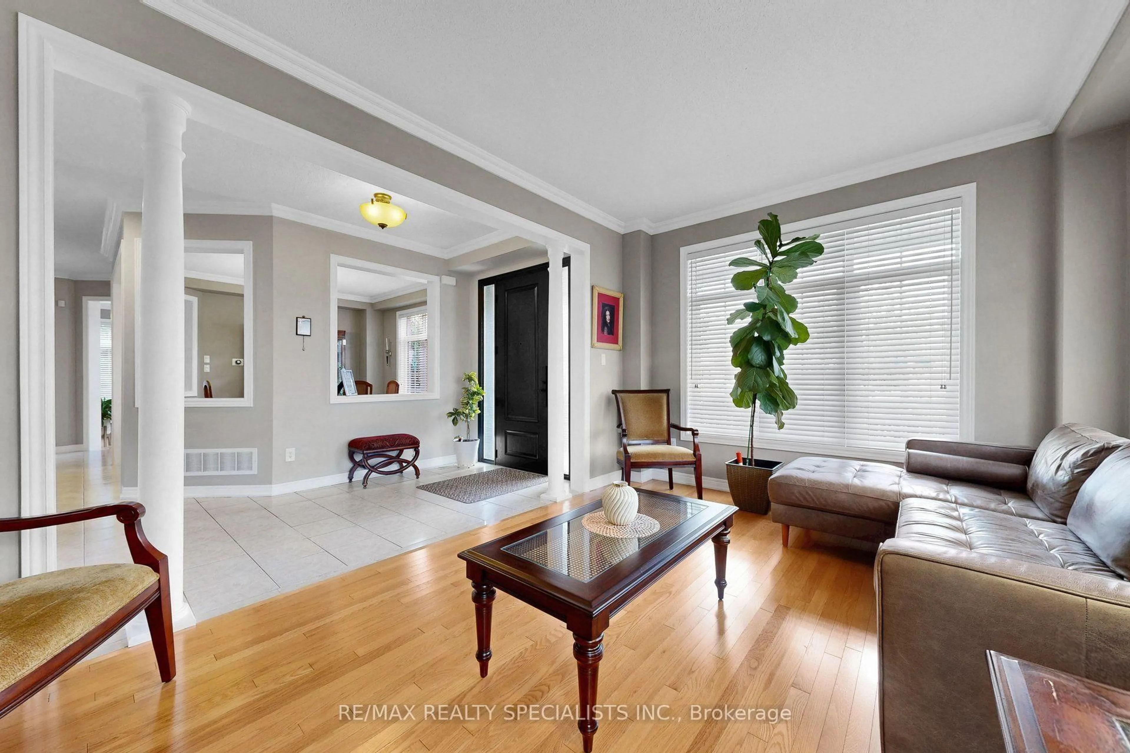 Living room with furniture, unknown for 1239 Fox Cres, Milton Ontario L9T 0S7